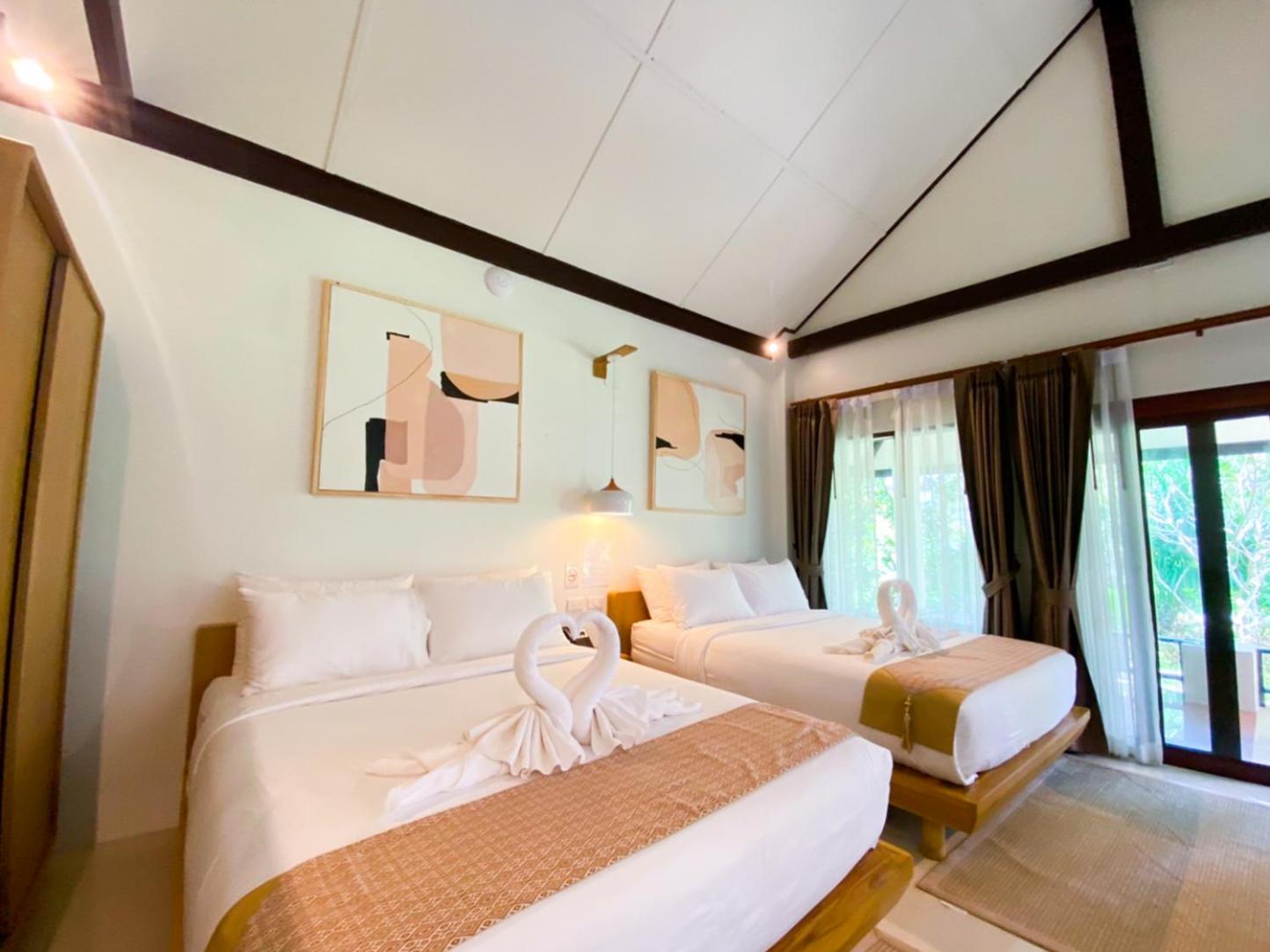 Family Room with Sea View - Photo 13