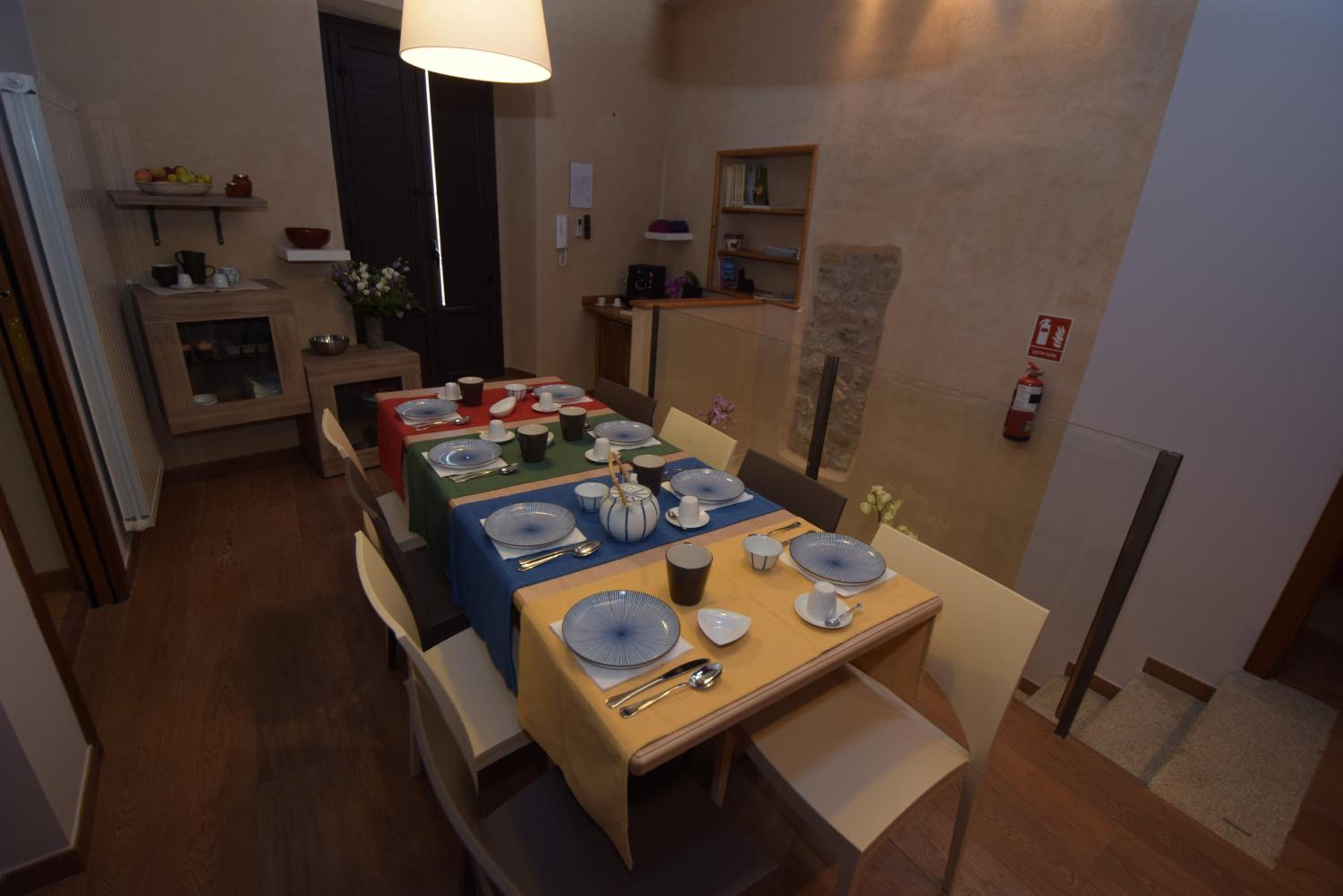 Double Room with Balcony - Photo 15