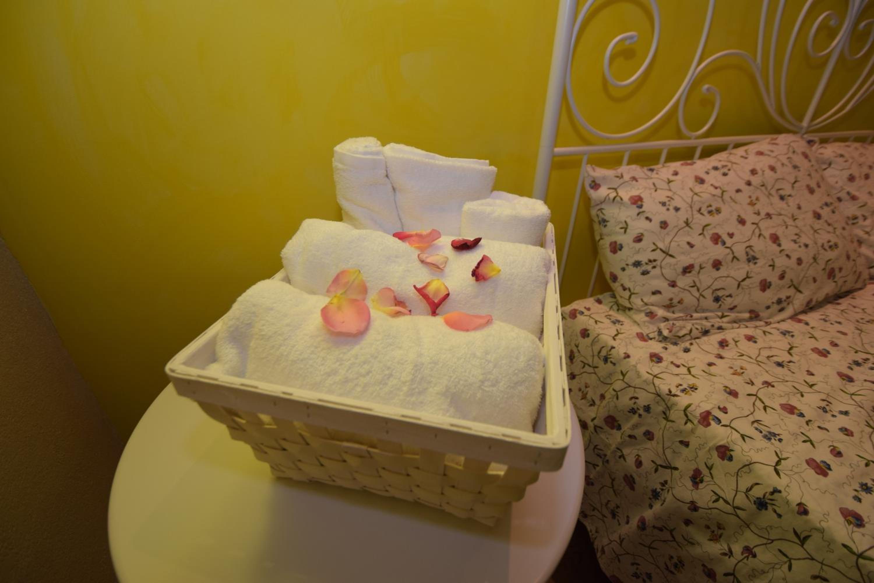 Double Room with Balcony - Photo 6