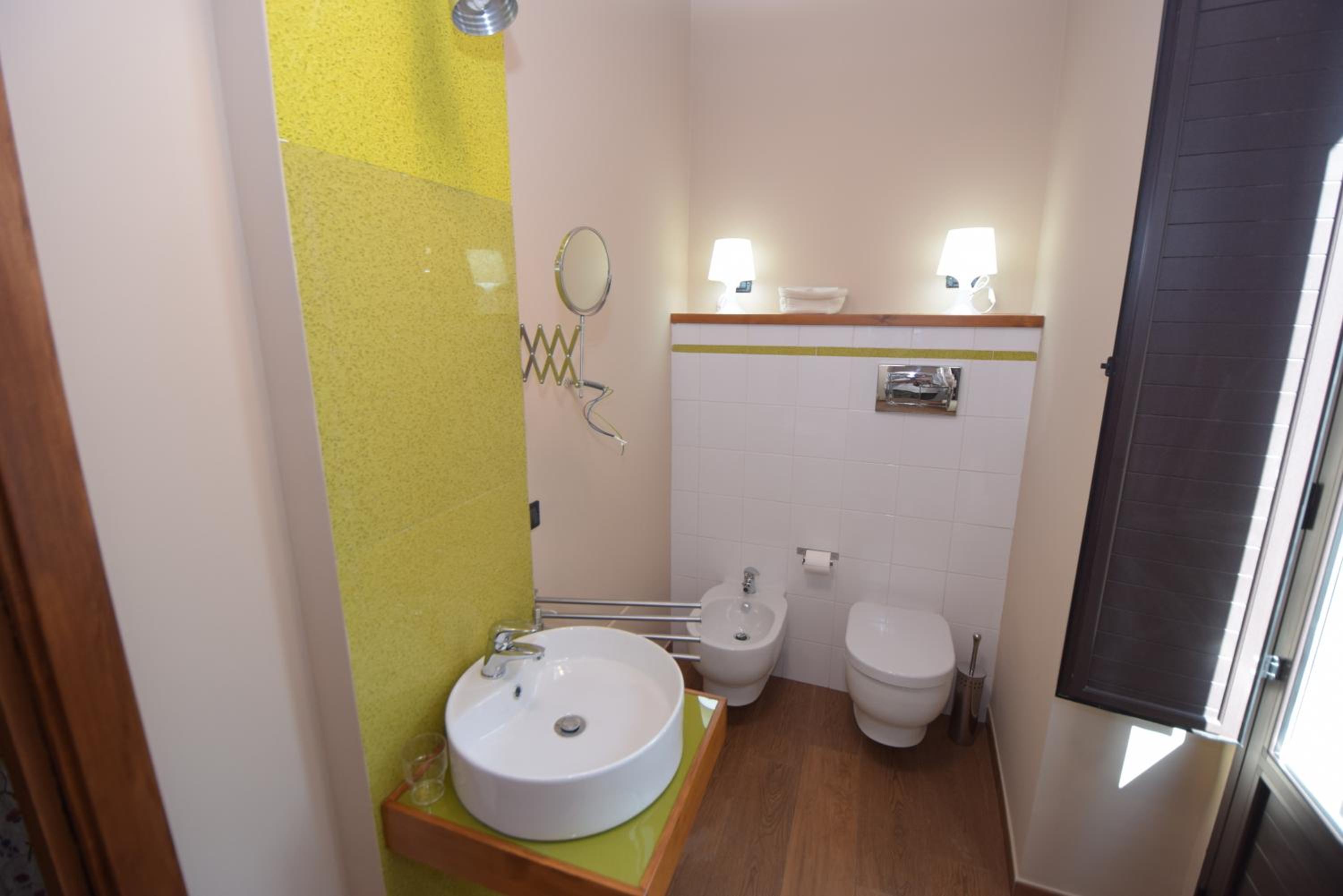 Double Room with Balcony - Photo 3
