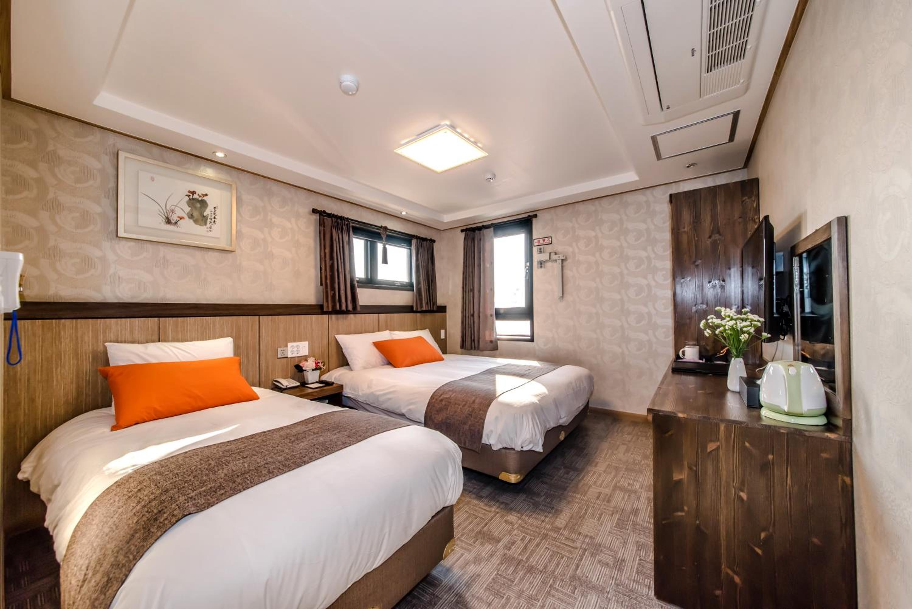 Deluxe Twin Room photo 3