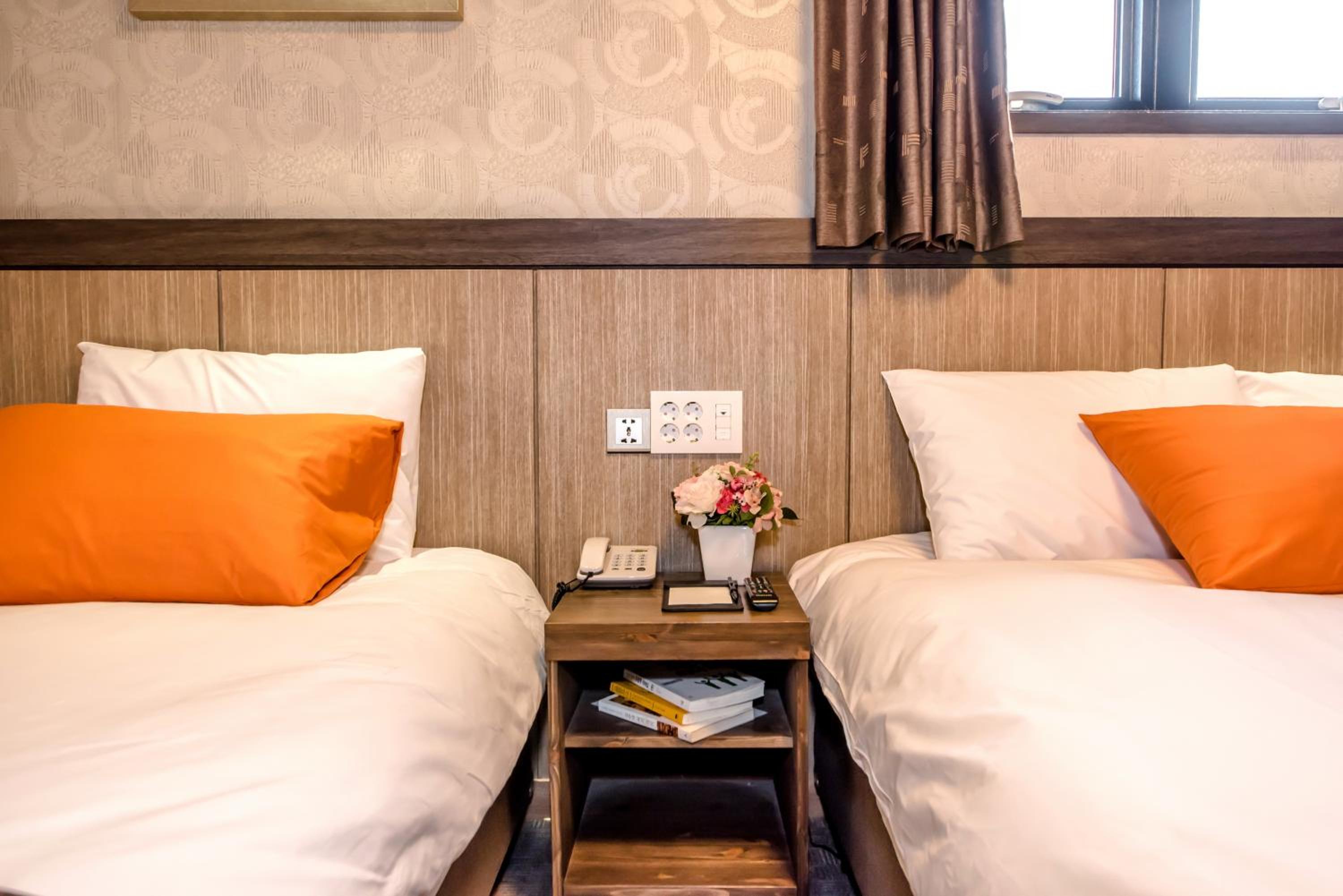 Deluxe Twin Room photo 2