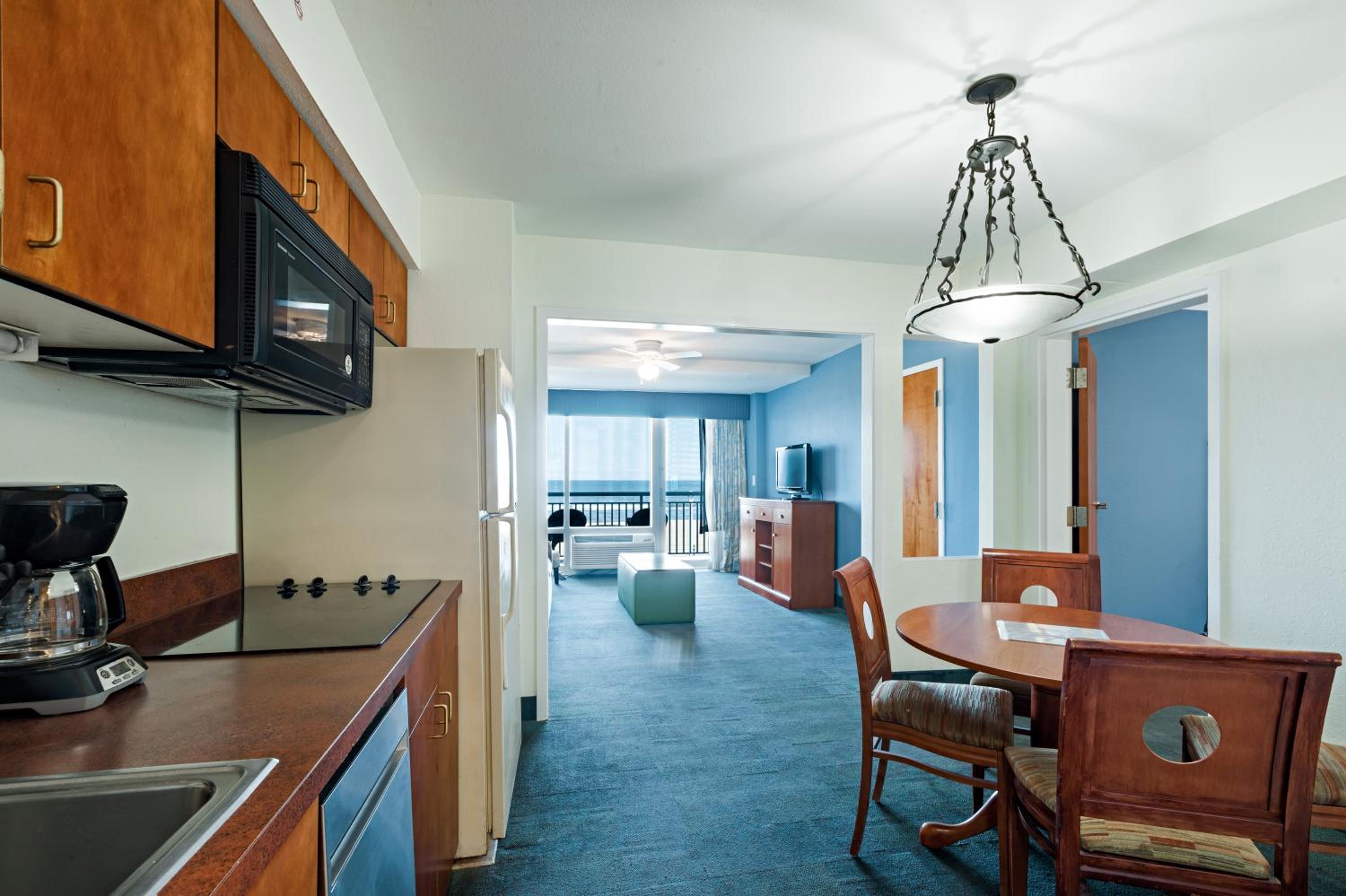 Suite with Balcony - Photo 8