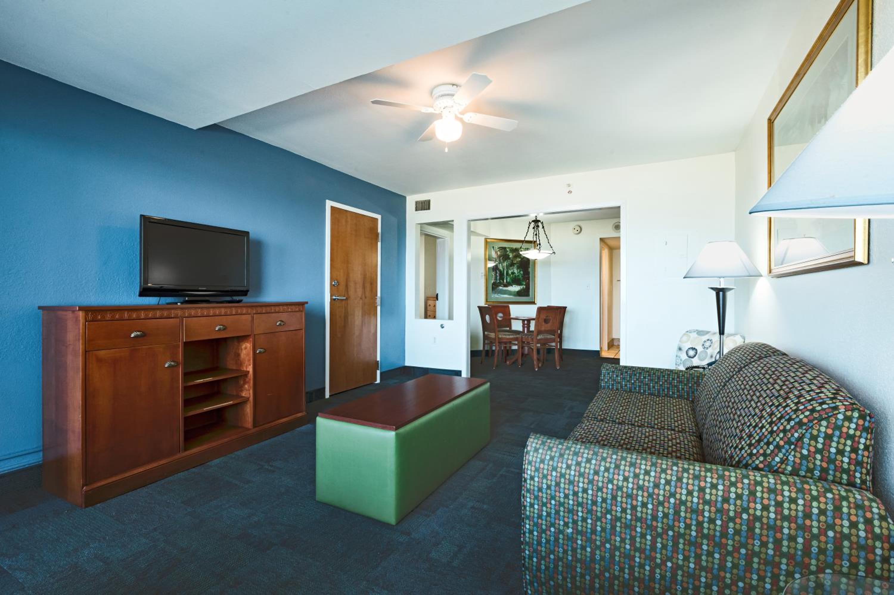 Suite with Balcony - Photo 20