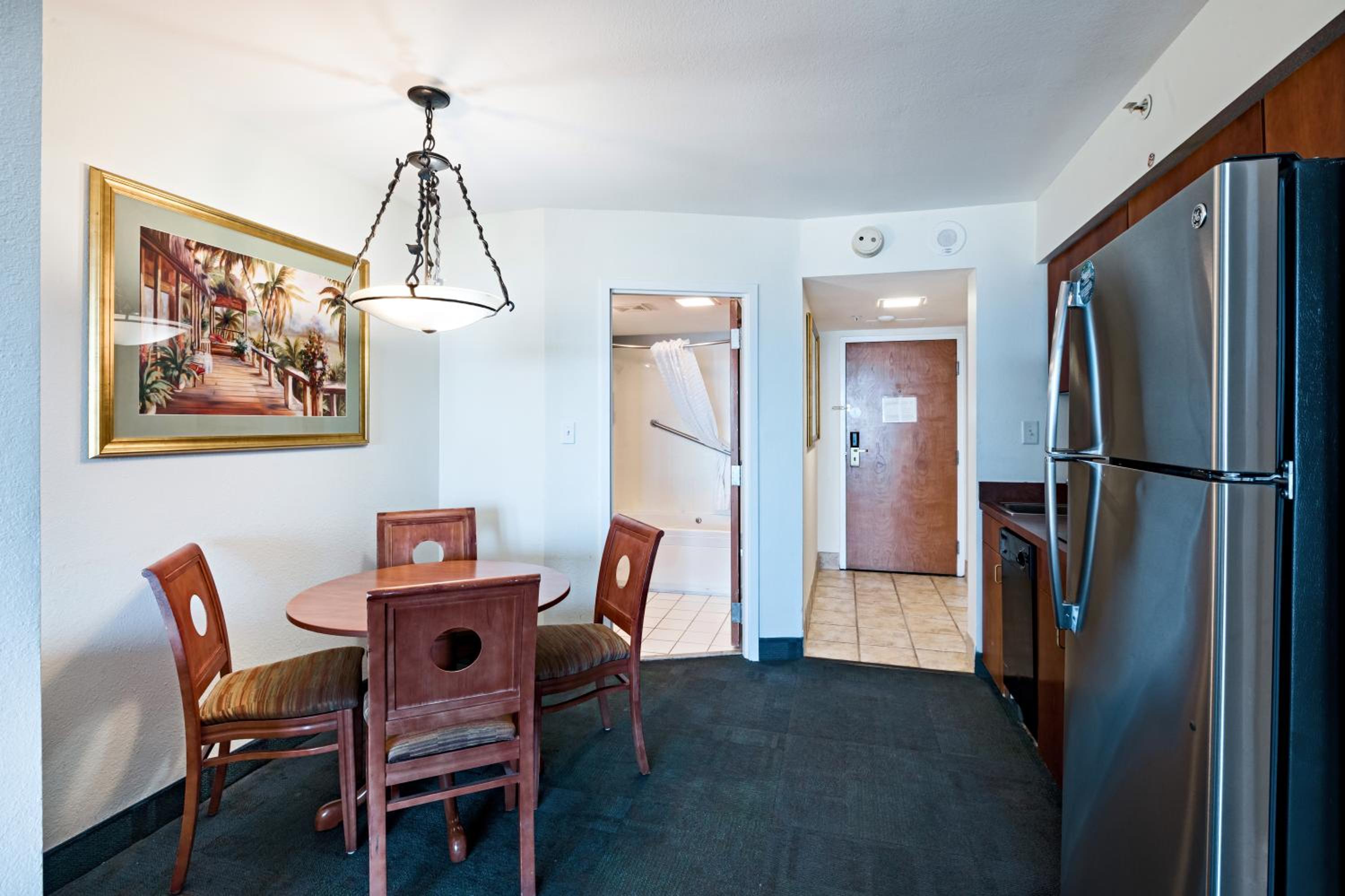 Suite with Balcony - Photo 17