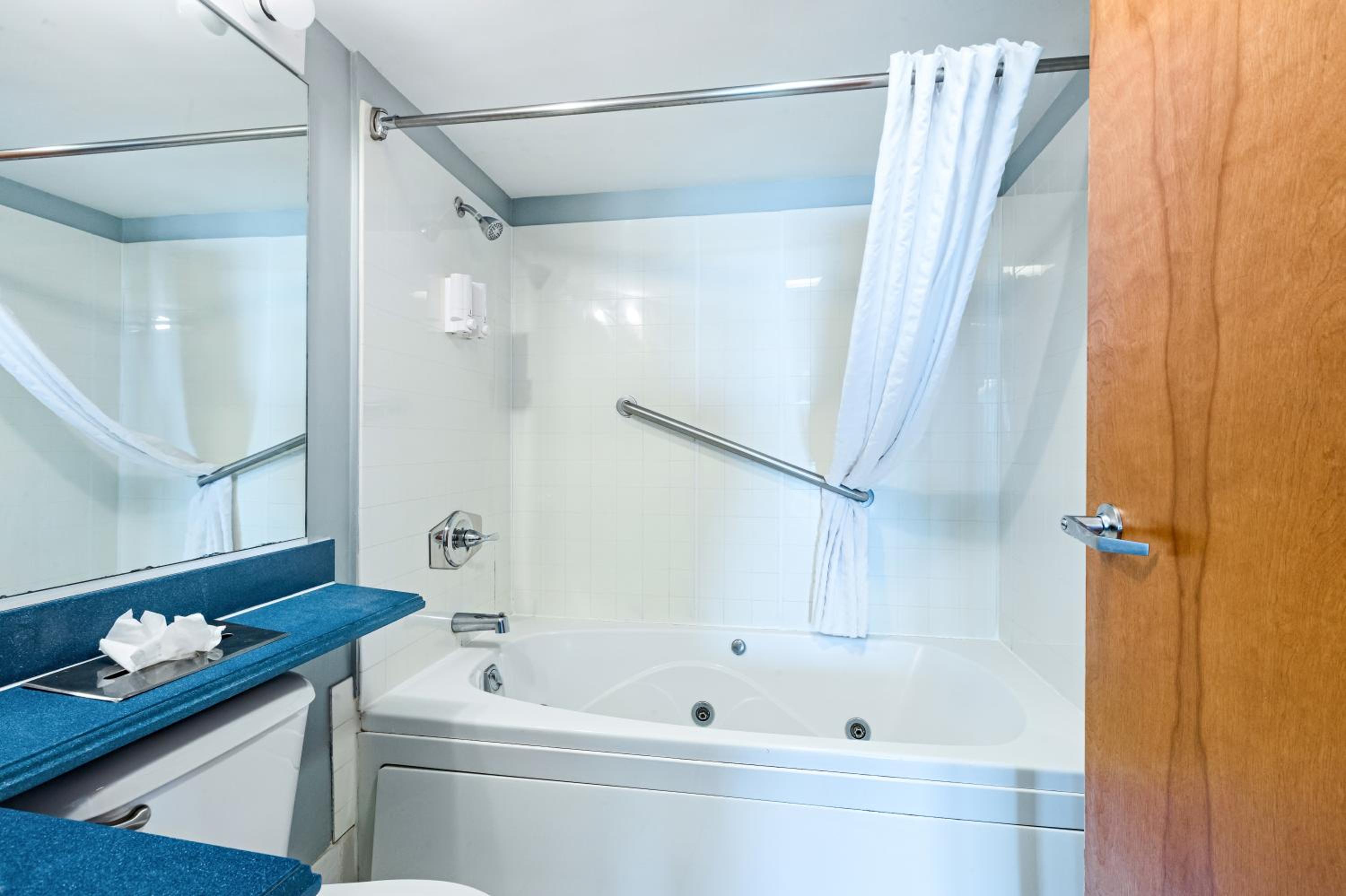 Suite with Balcony - Photo 15