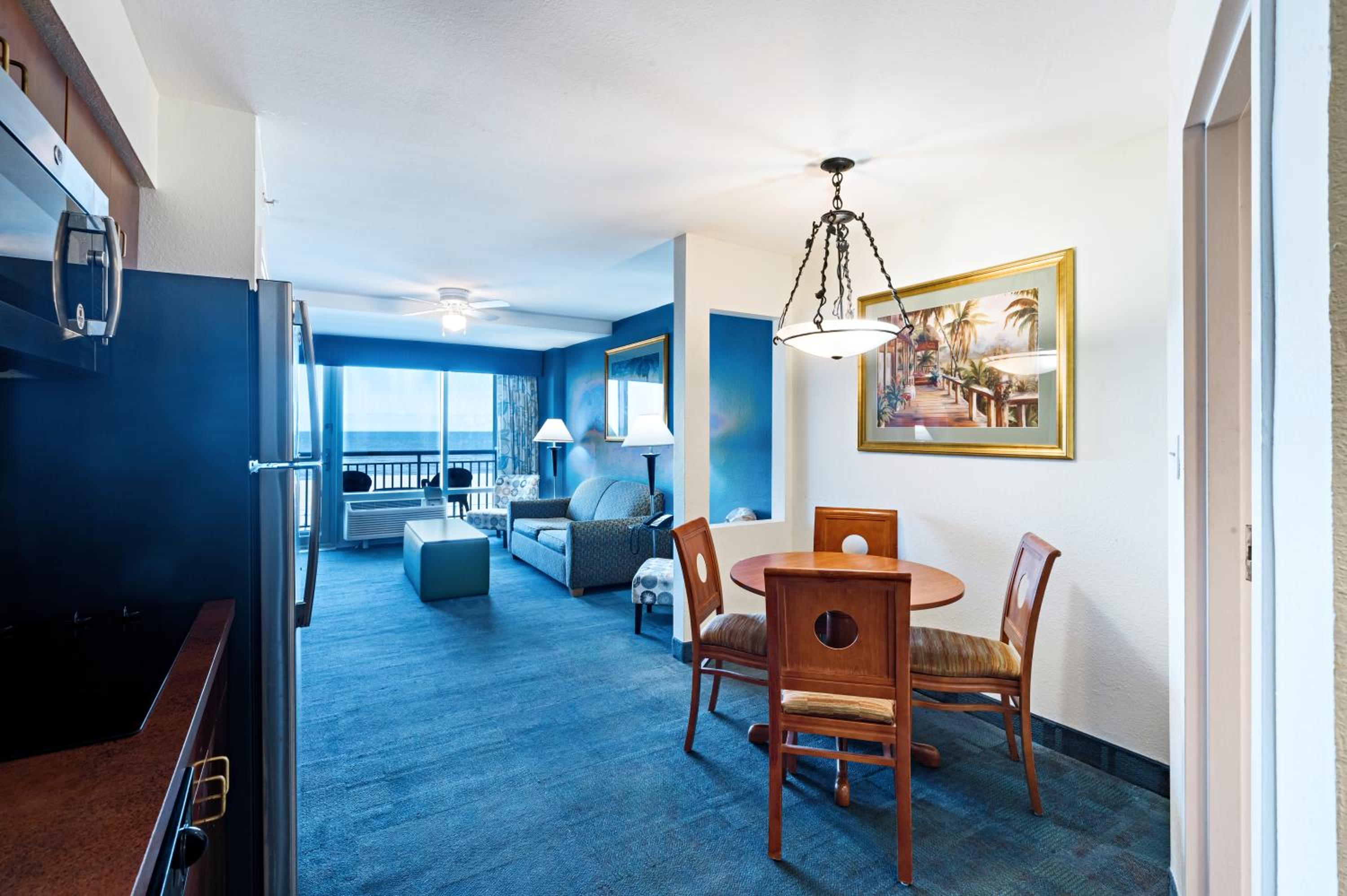 Suite with Balcony - Photo 9