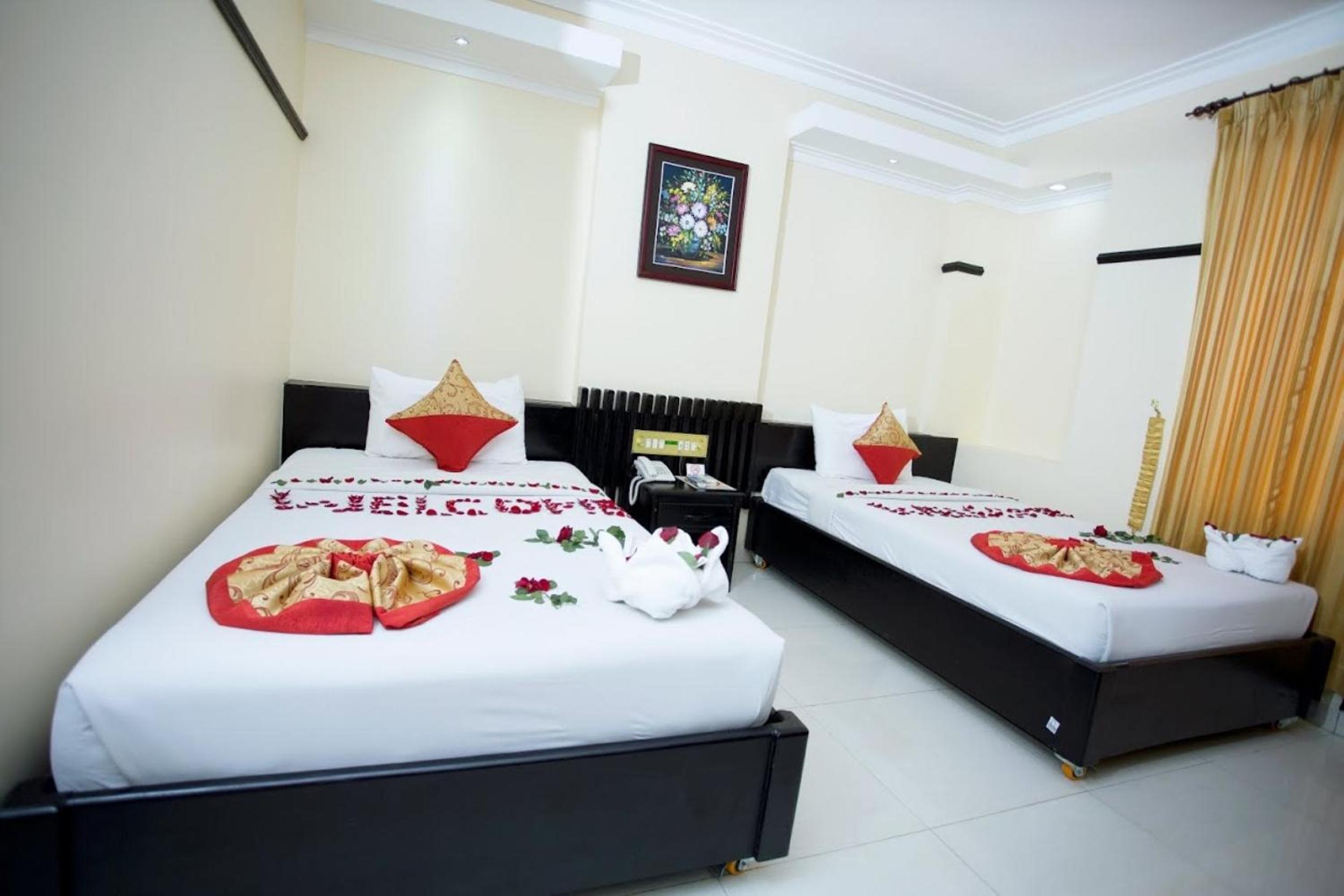 Deluxe Twin Room with City View photo 2