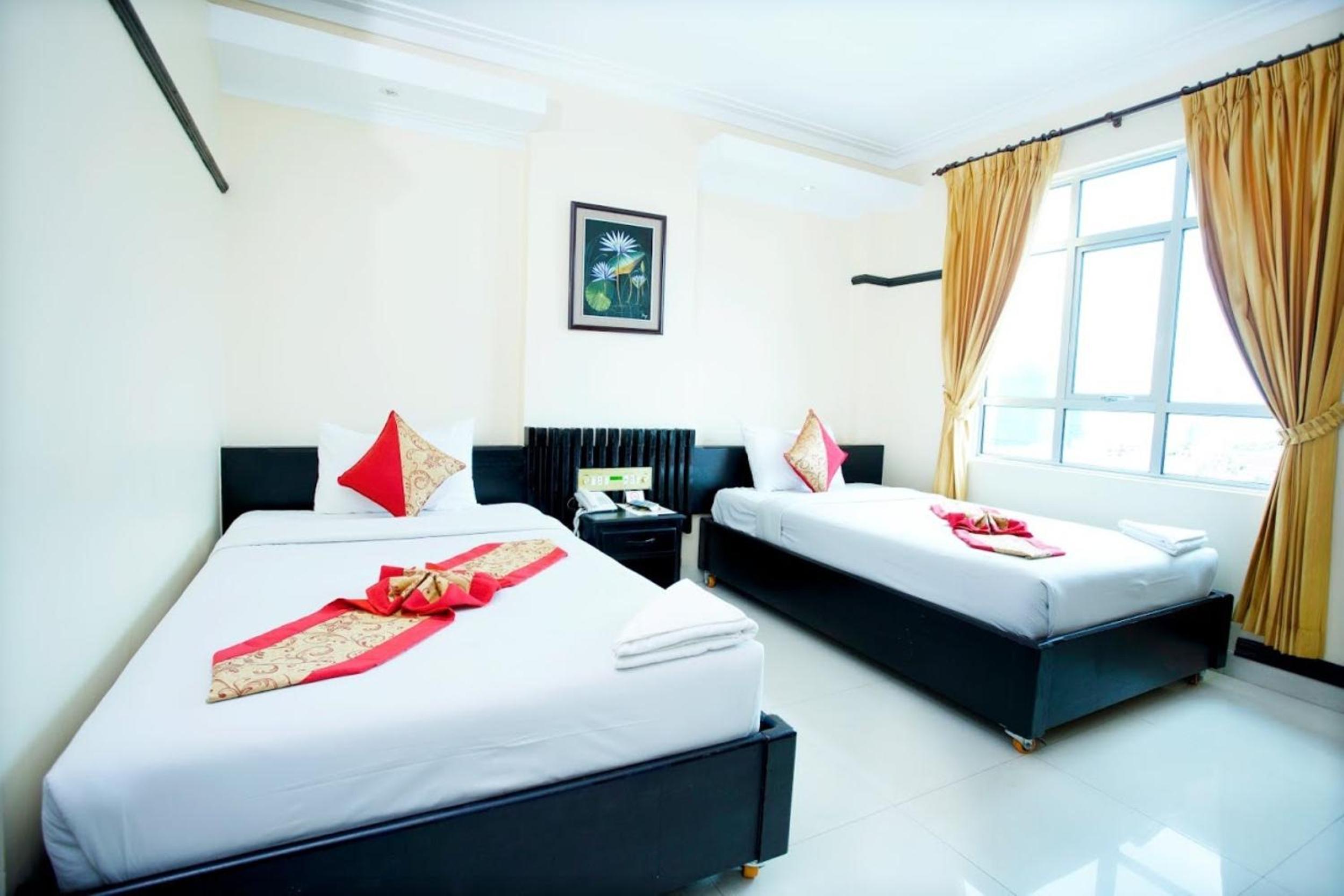 Deluxe Twin Room with City View photo 3