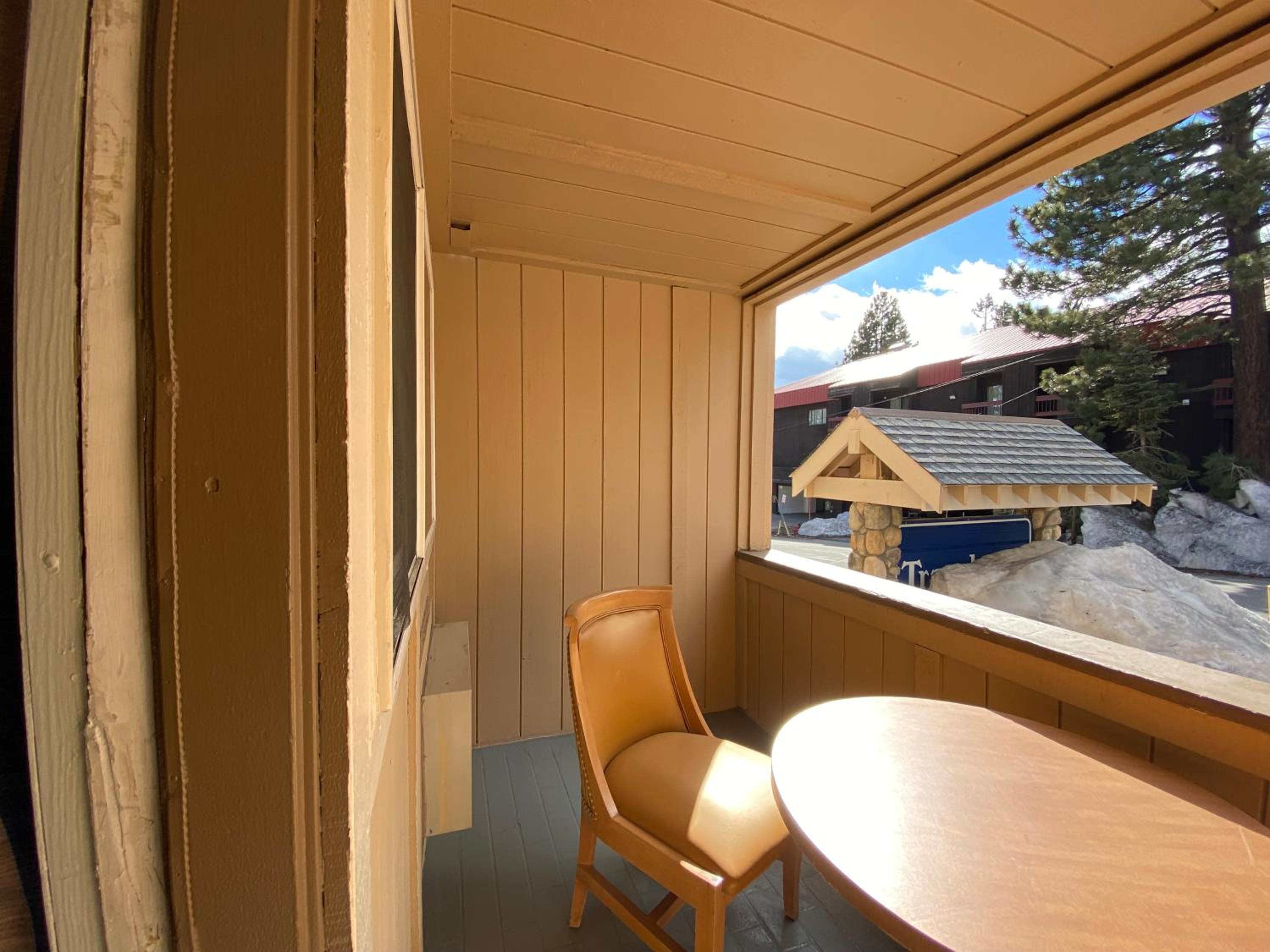 Queen Room with Two Queen Beds and Balcony - Non-Smoking - Photo 3