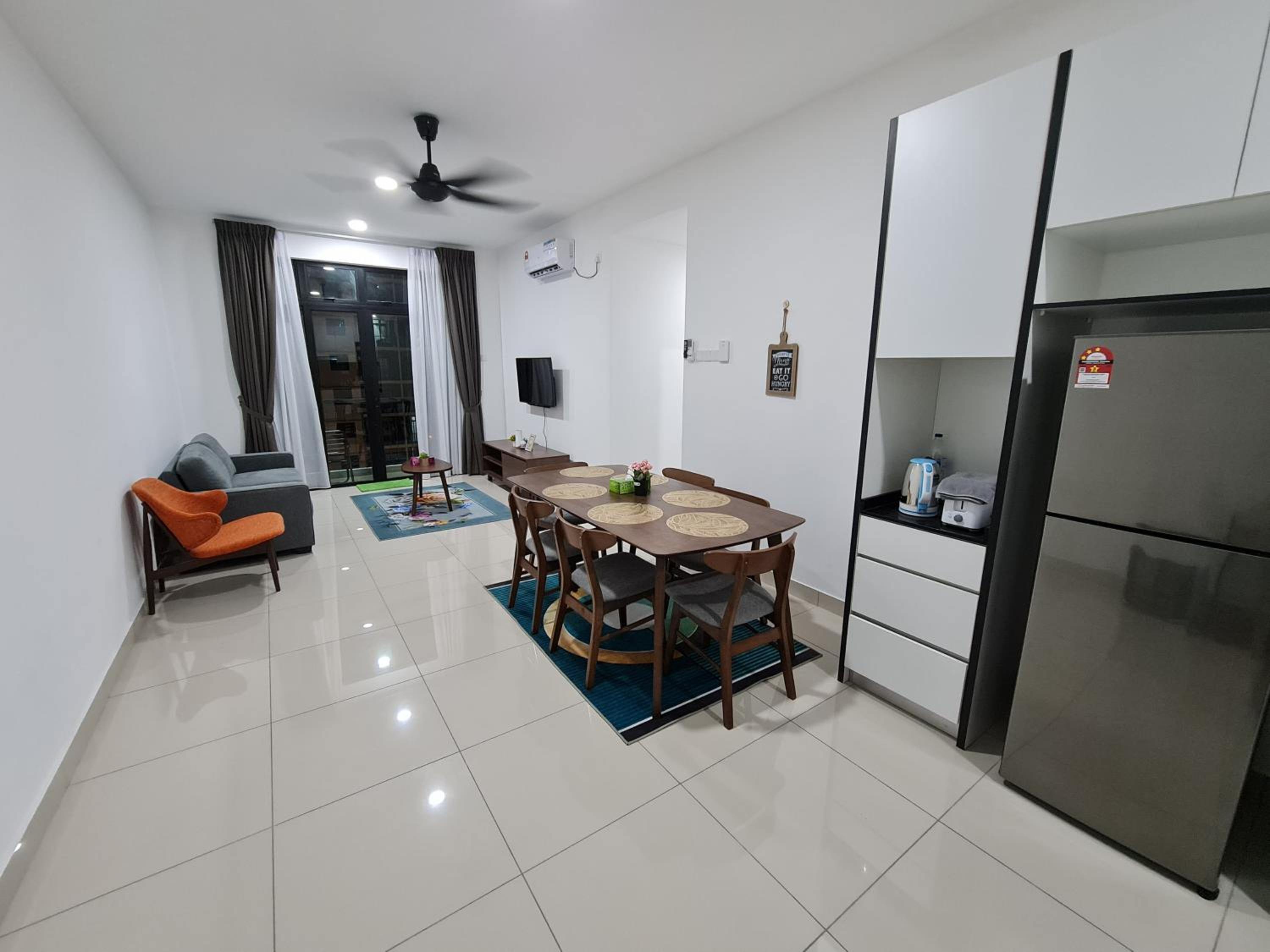 Three-Bedroom Apartment photo 3