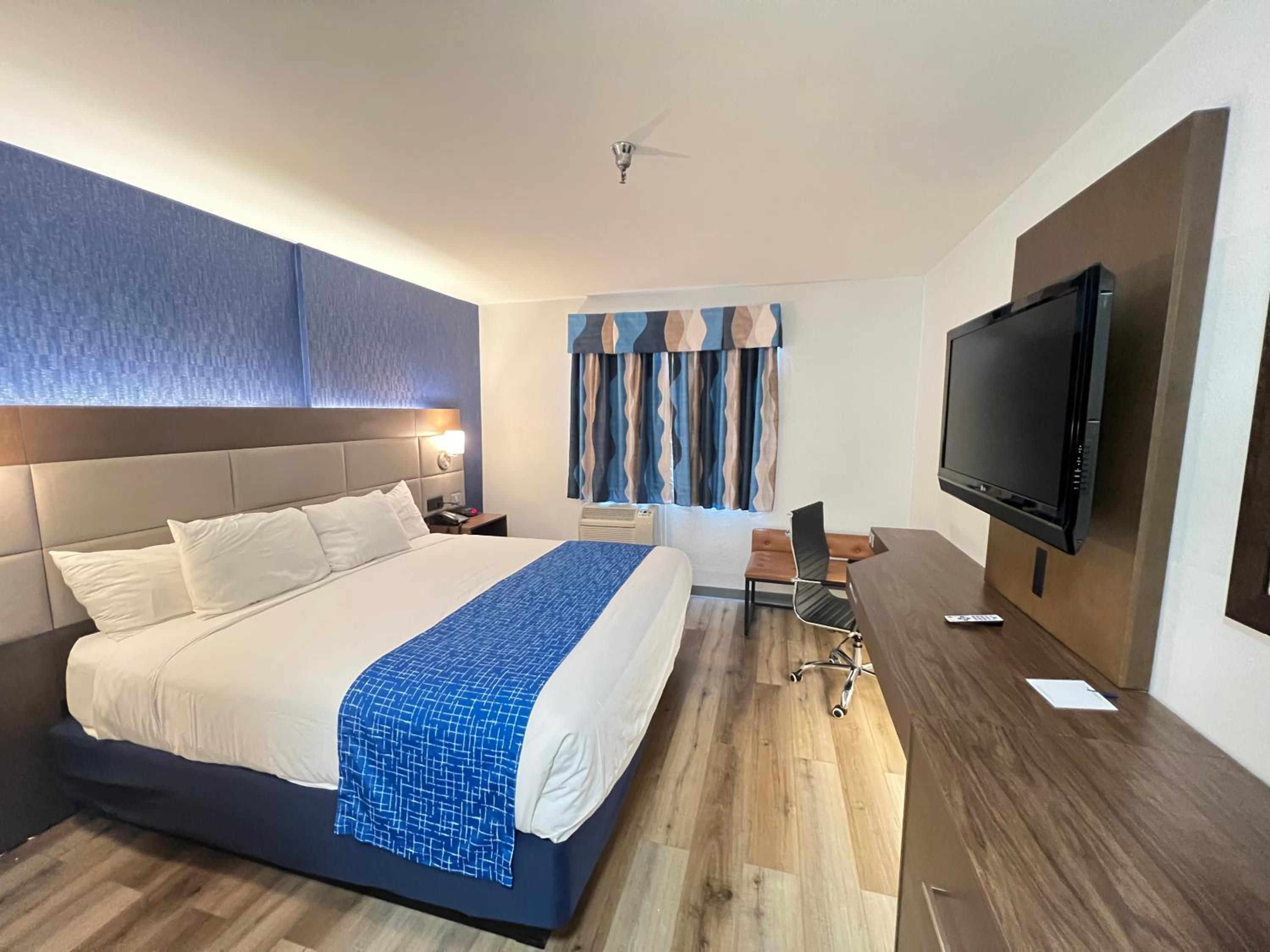 King Room - Non-Smoking - Photo 1
