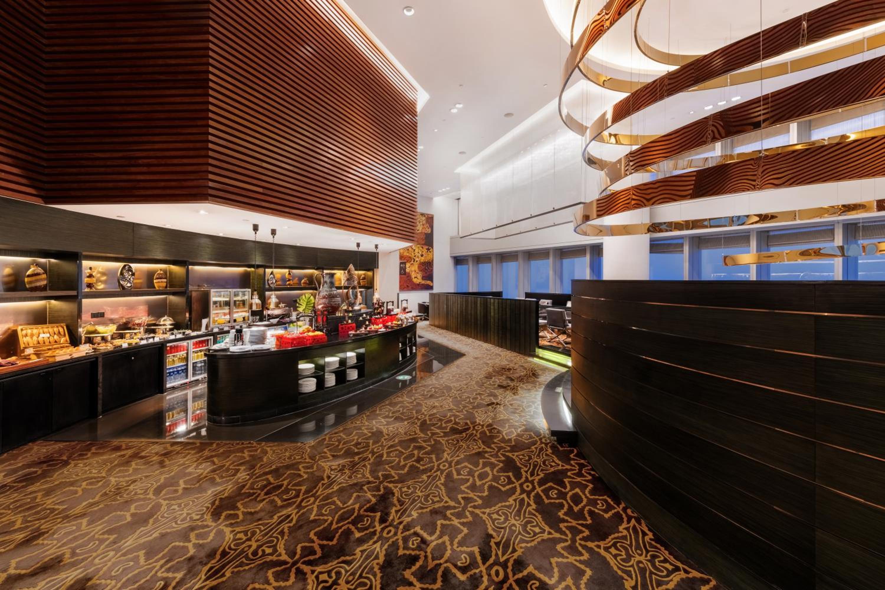1 King Premium Lake View Lounge Access - Photo 4