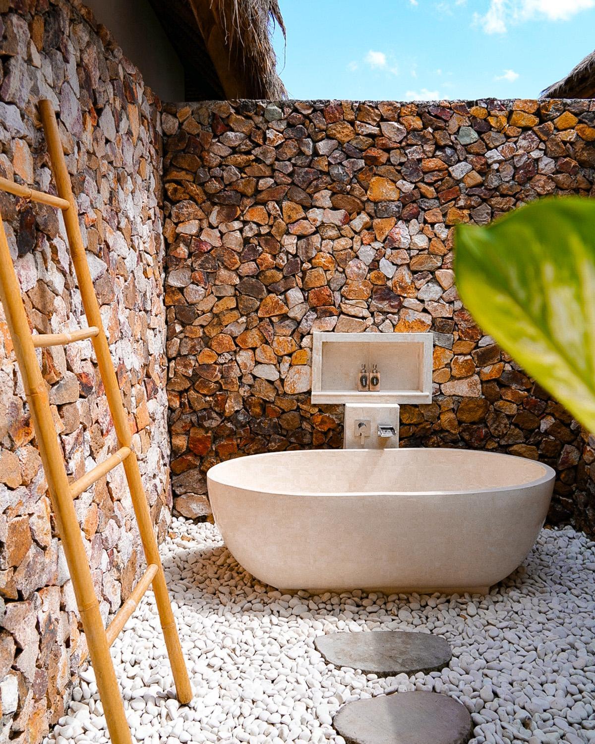 Deluxe Beachfront Bungalow - Photo 8