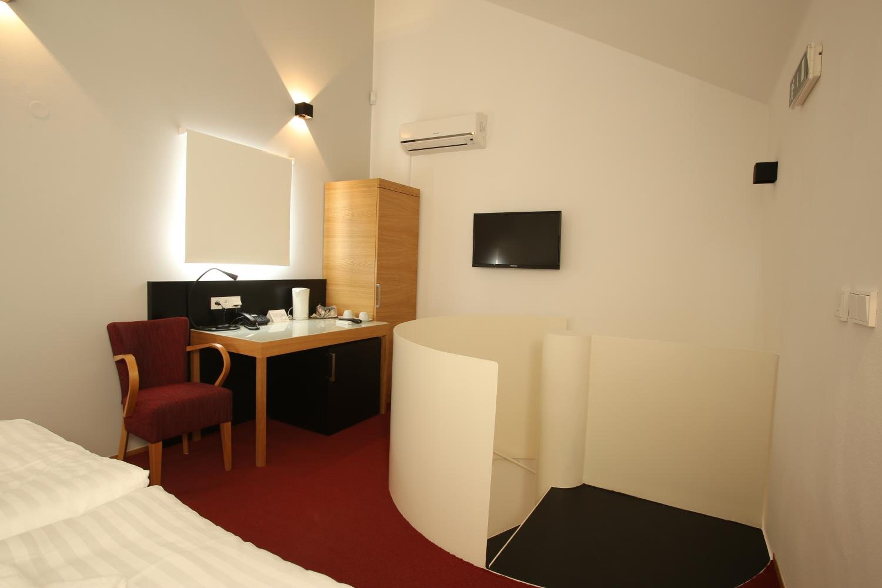 Single Room photo 3