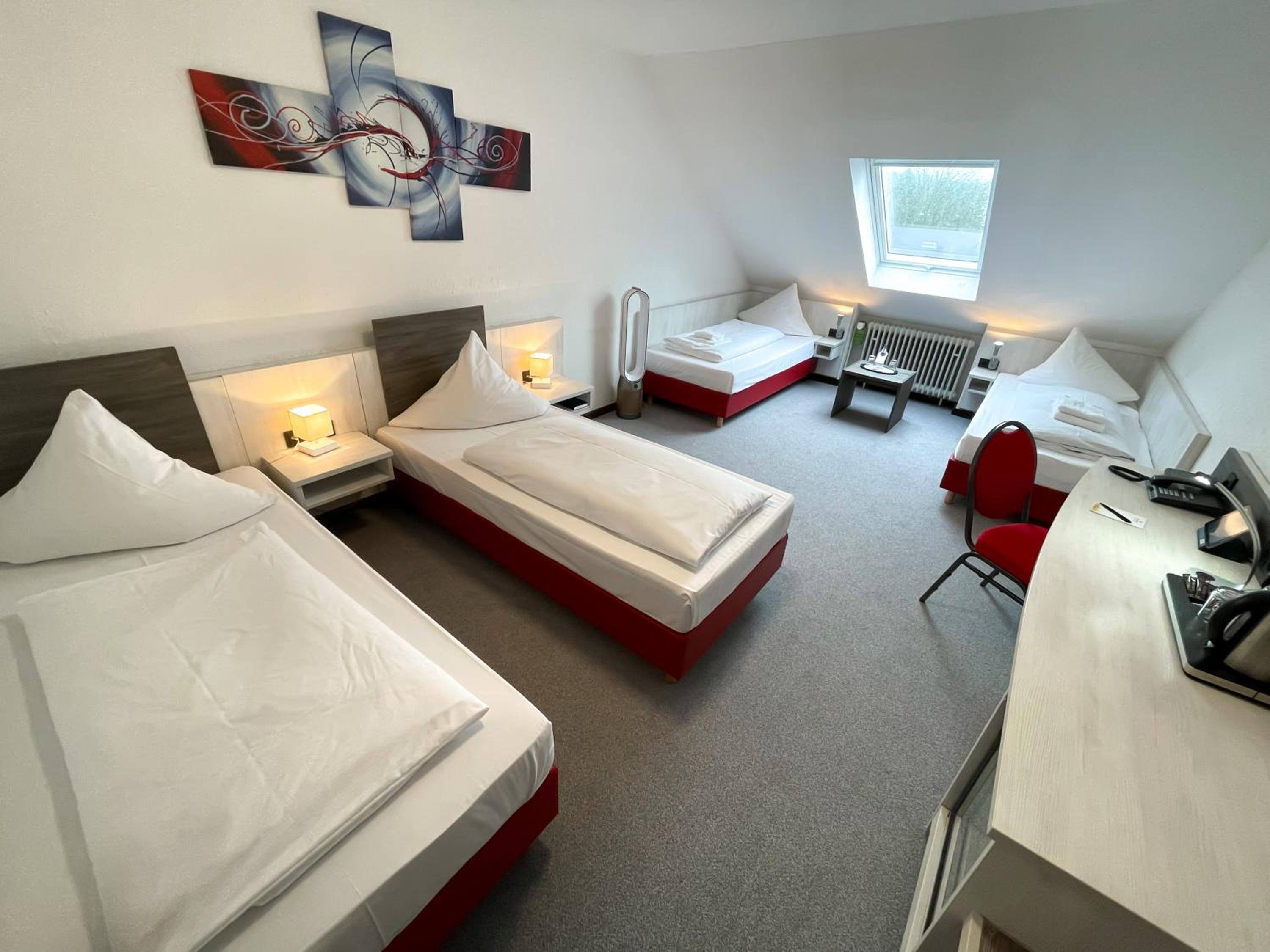 Quadruple Room - Photo 8