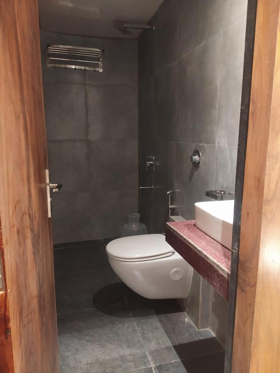 Deluxe Double Room - Photo 9