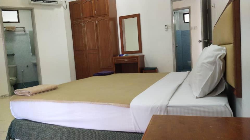 Two-Bedroom Apartment - Photo 2