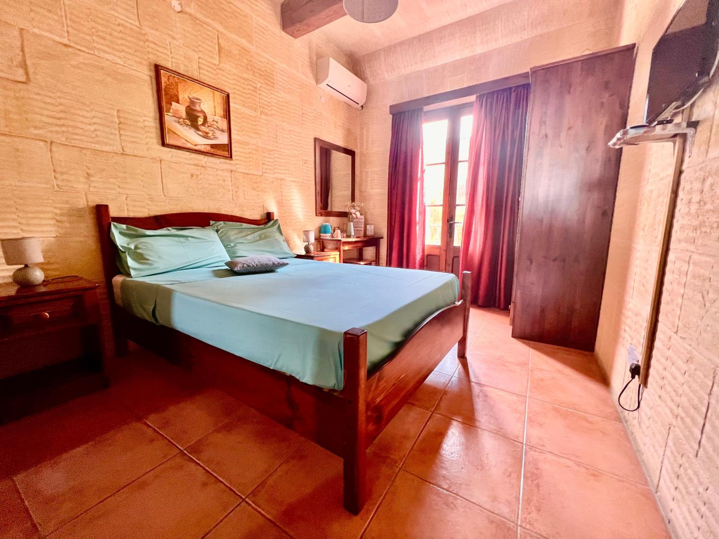 Deluxe Double Room with Private Bathroom