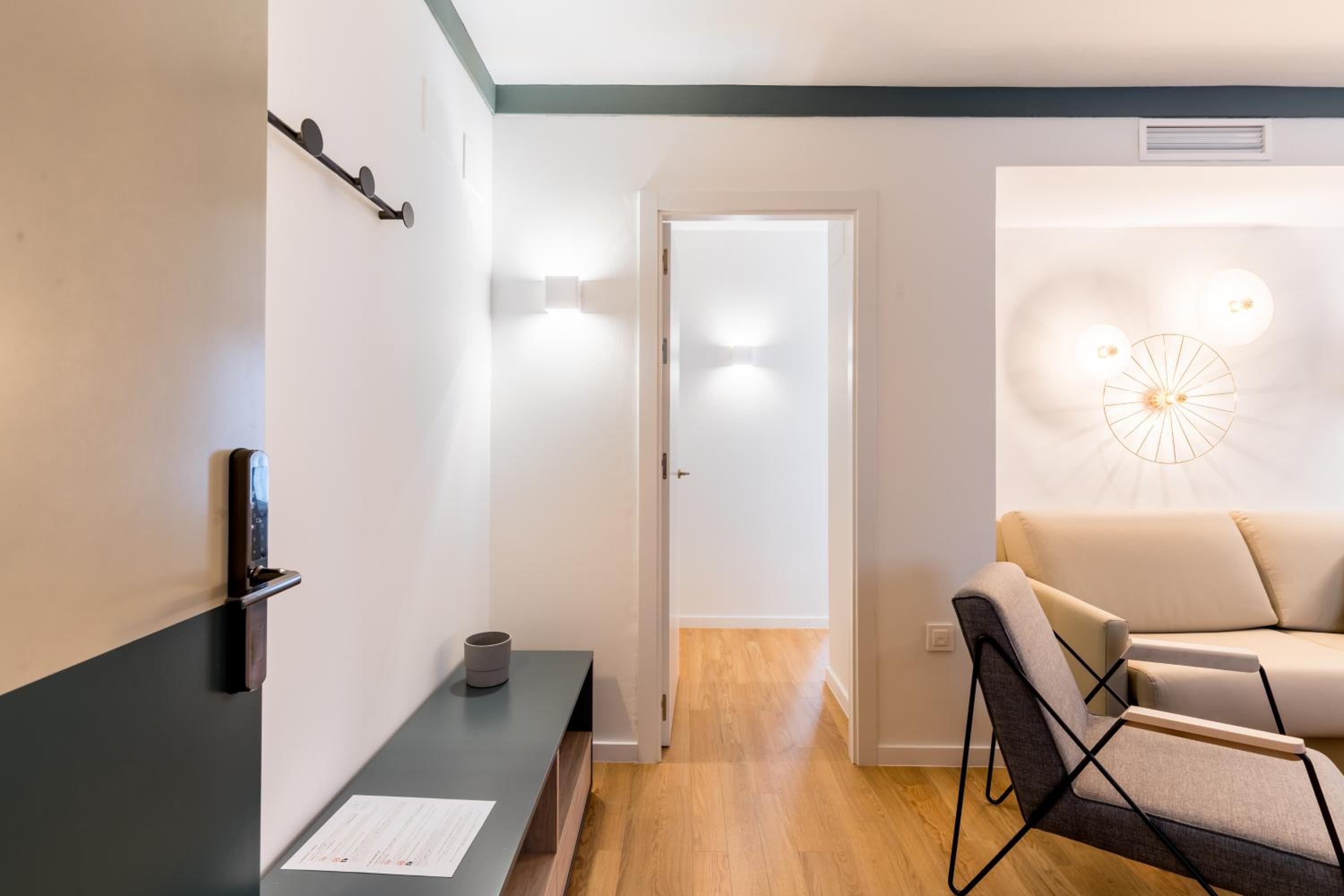 Deluxe Two-Bedroom Apartment - Twin Beds - Photo 5