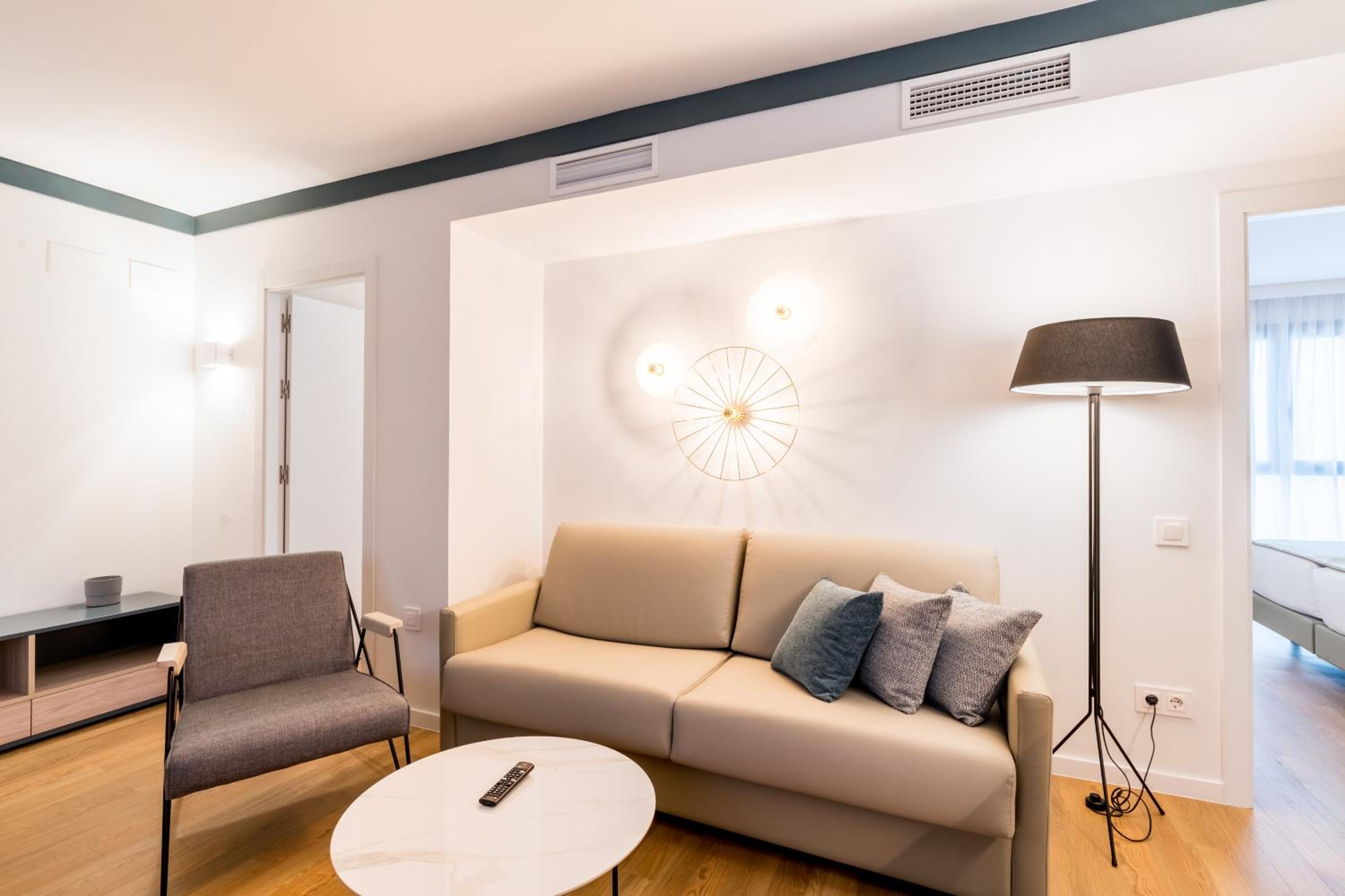 Deluxe Two-Bedroom Apartment - Twin Beds - Photo 6
