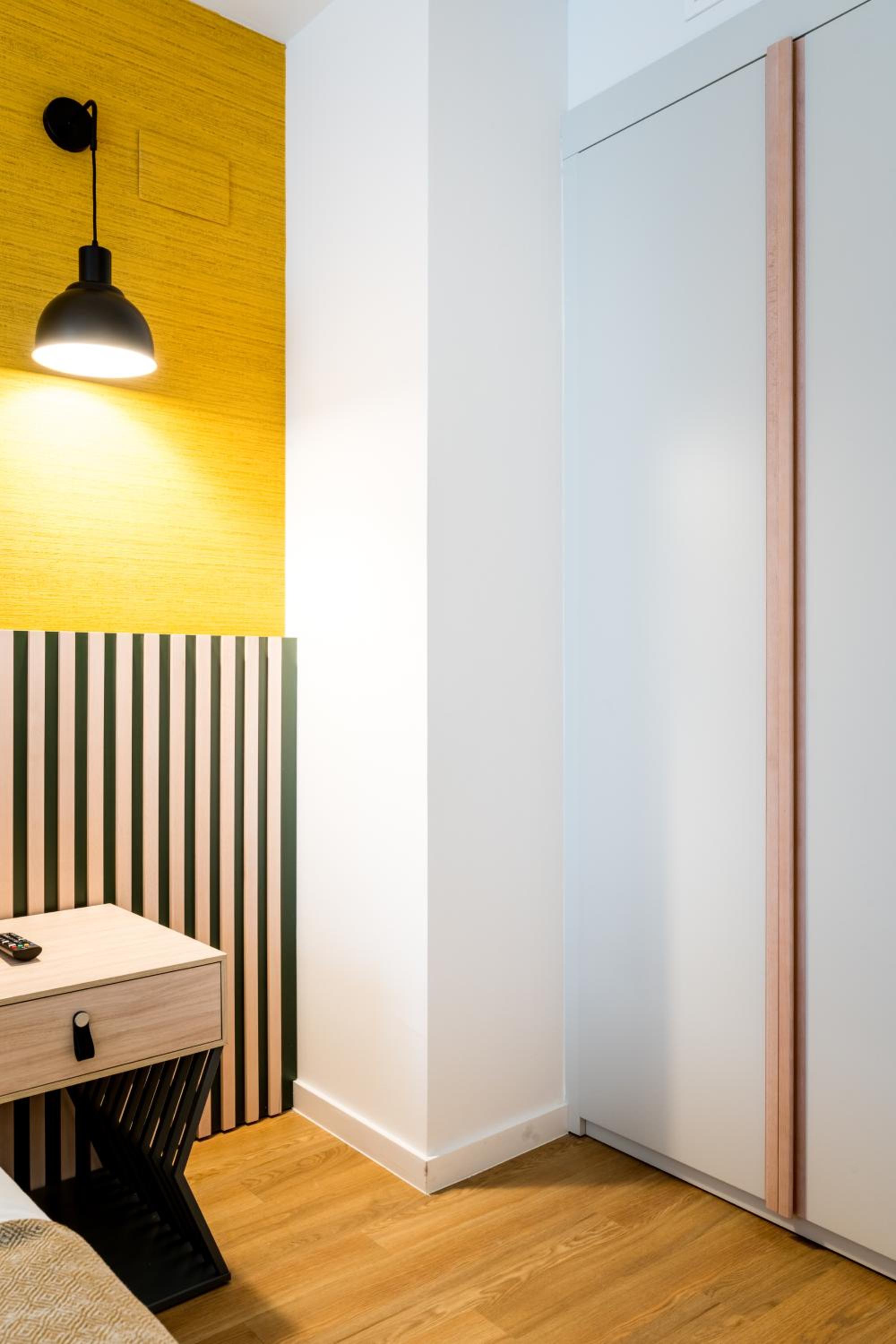 Deluxe Two-Bedroom Apartment - Twin Beds - Photo 7