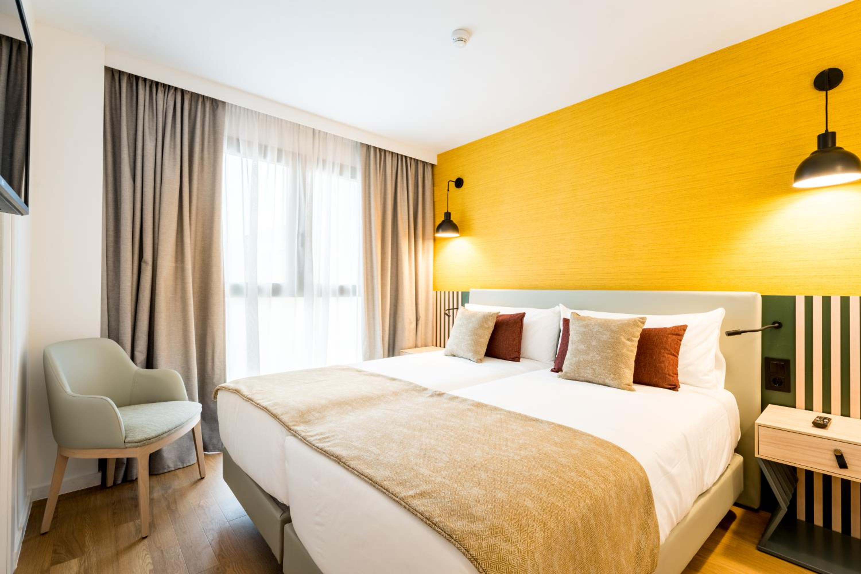 Deluxe Two-Bedroom Apartment - Twin Beds - Photo 8