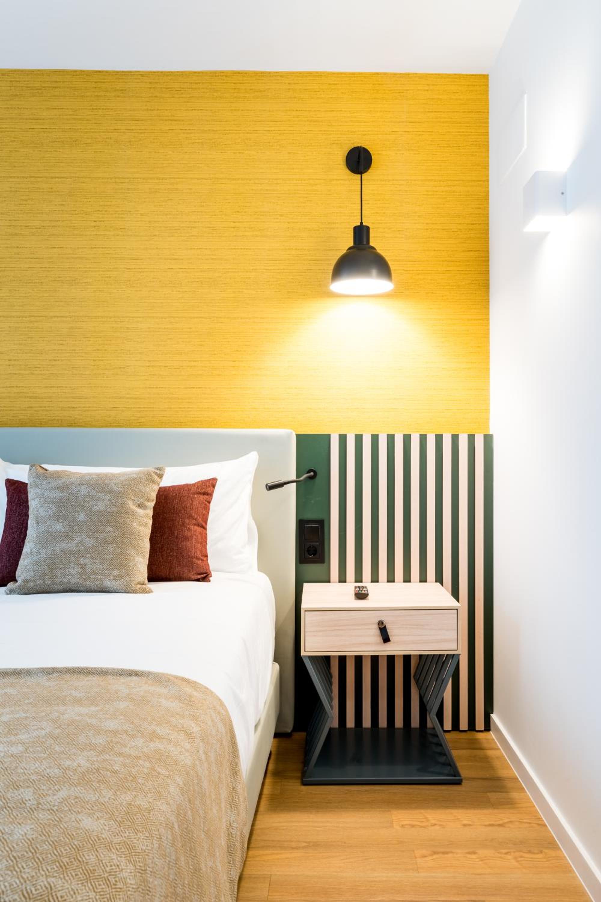 Deluxe Two-Bedroom Apartment - Twin Beds - Photo 10