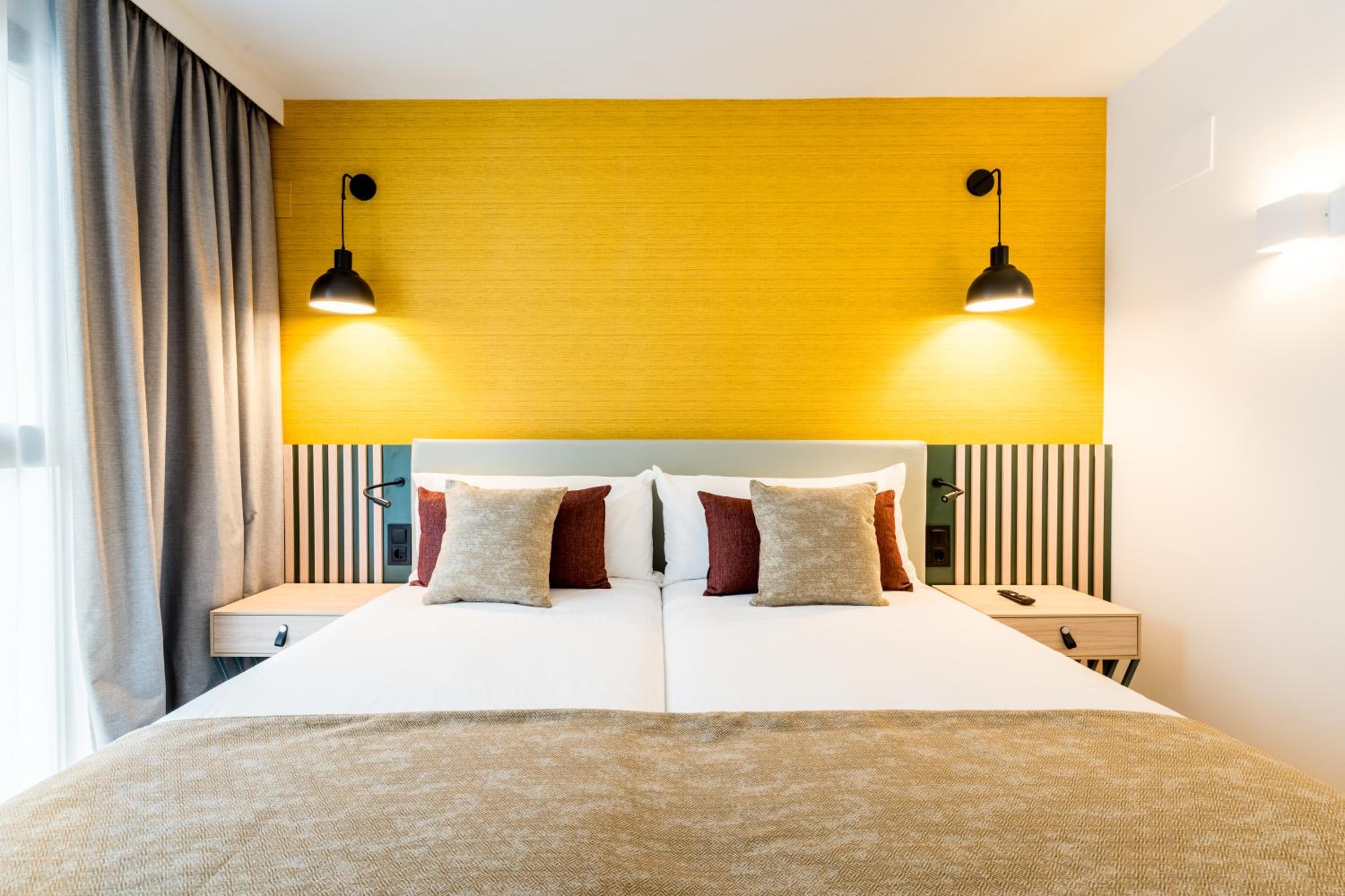 Deluxe Two-Bedroom Apartment - Twin Beds - Photo 3
