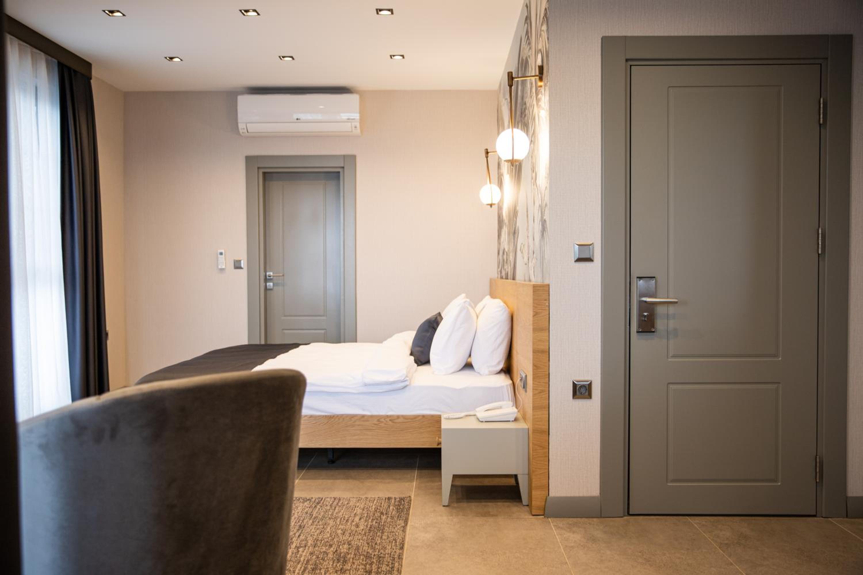 Standard Double Room - Photo 7