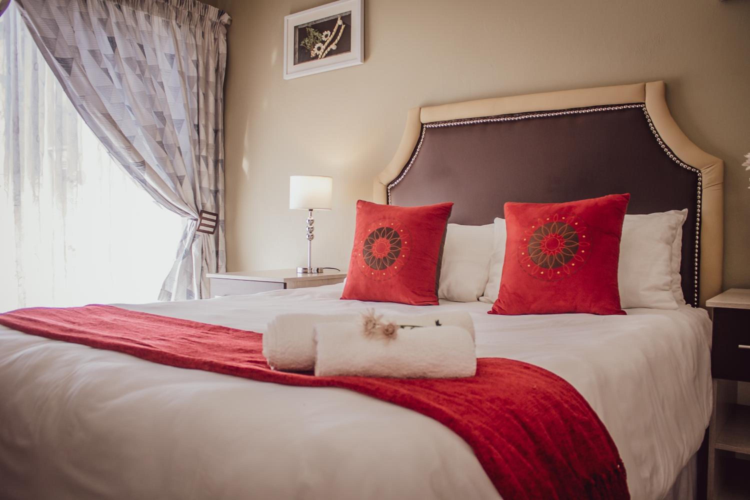 Deluxe Queen Room - Photo 1