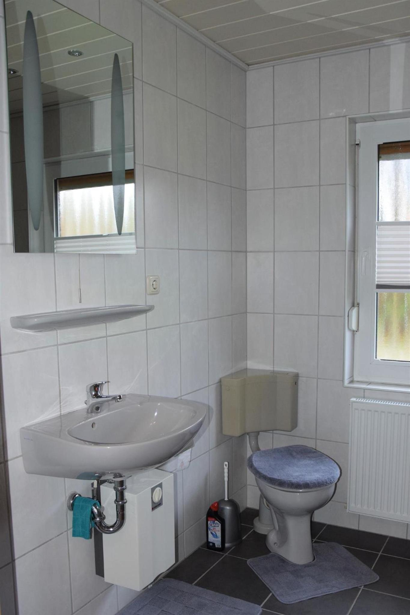 One-Bedroom Apartment with Shower photo 2