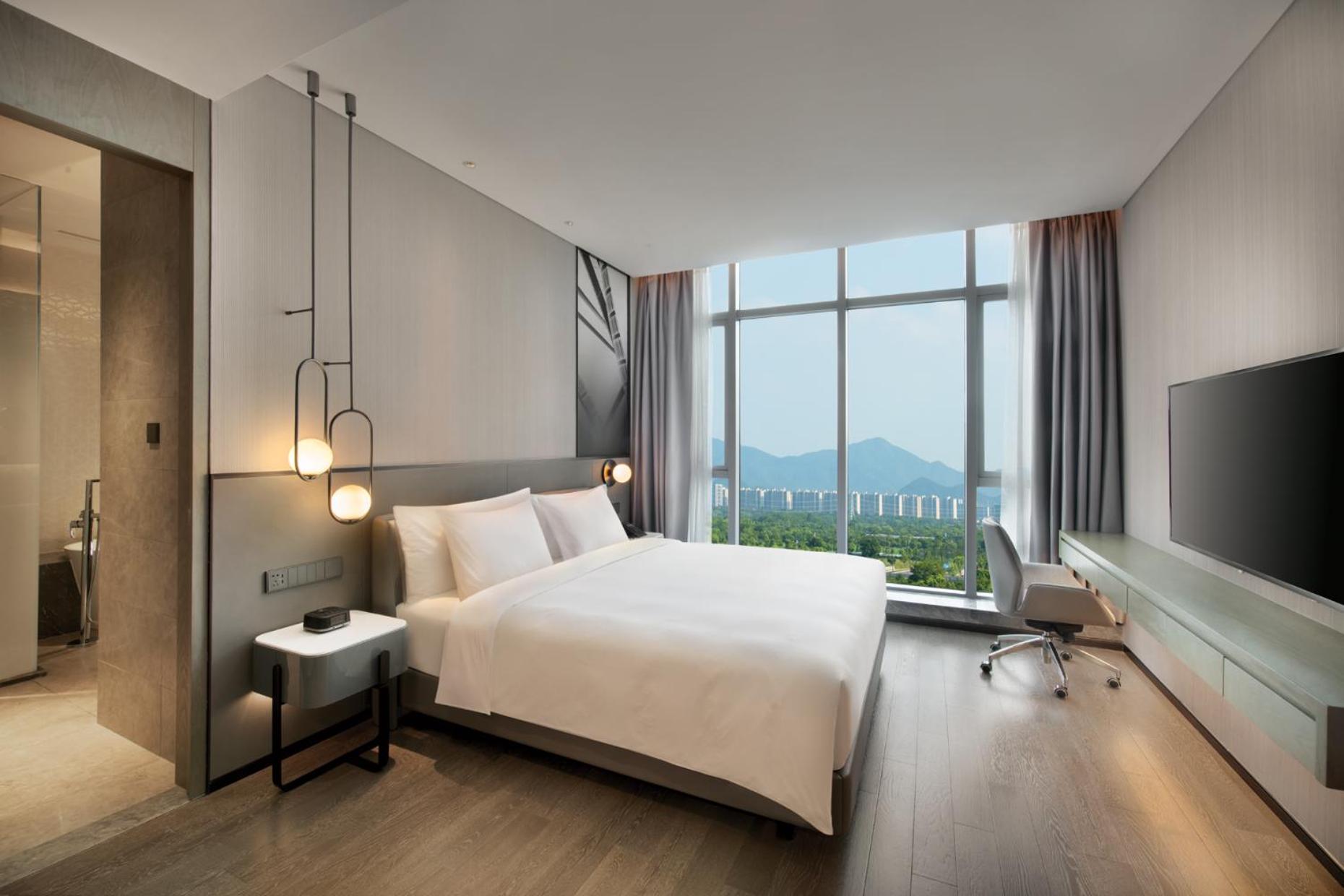 One-Bedroom Family Suite with One King Bed