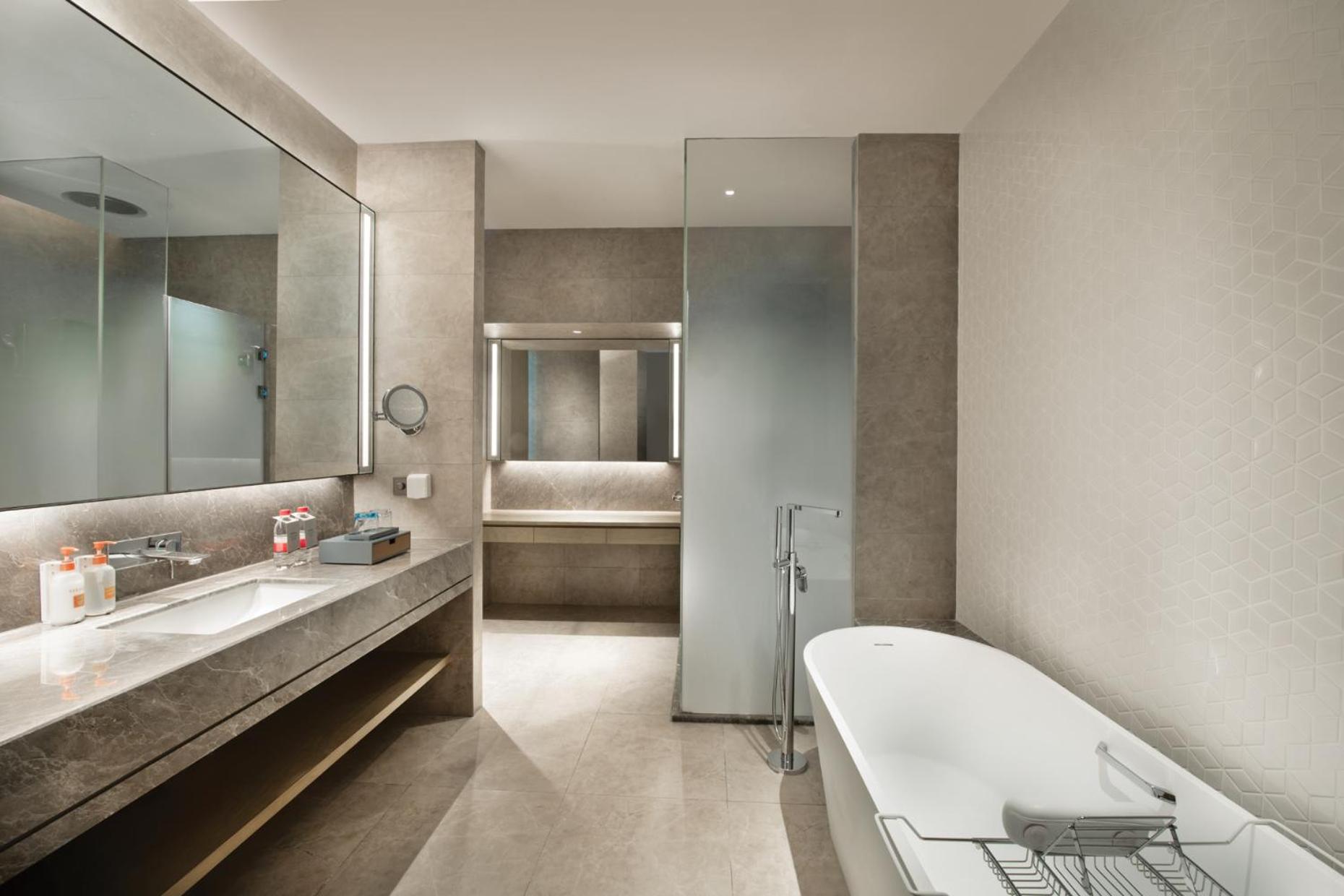 One-Bedroom Family Suite with One King Bed