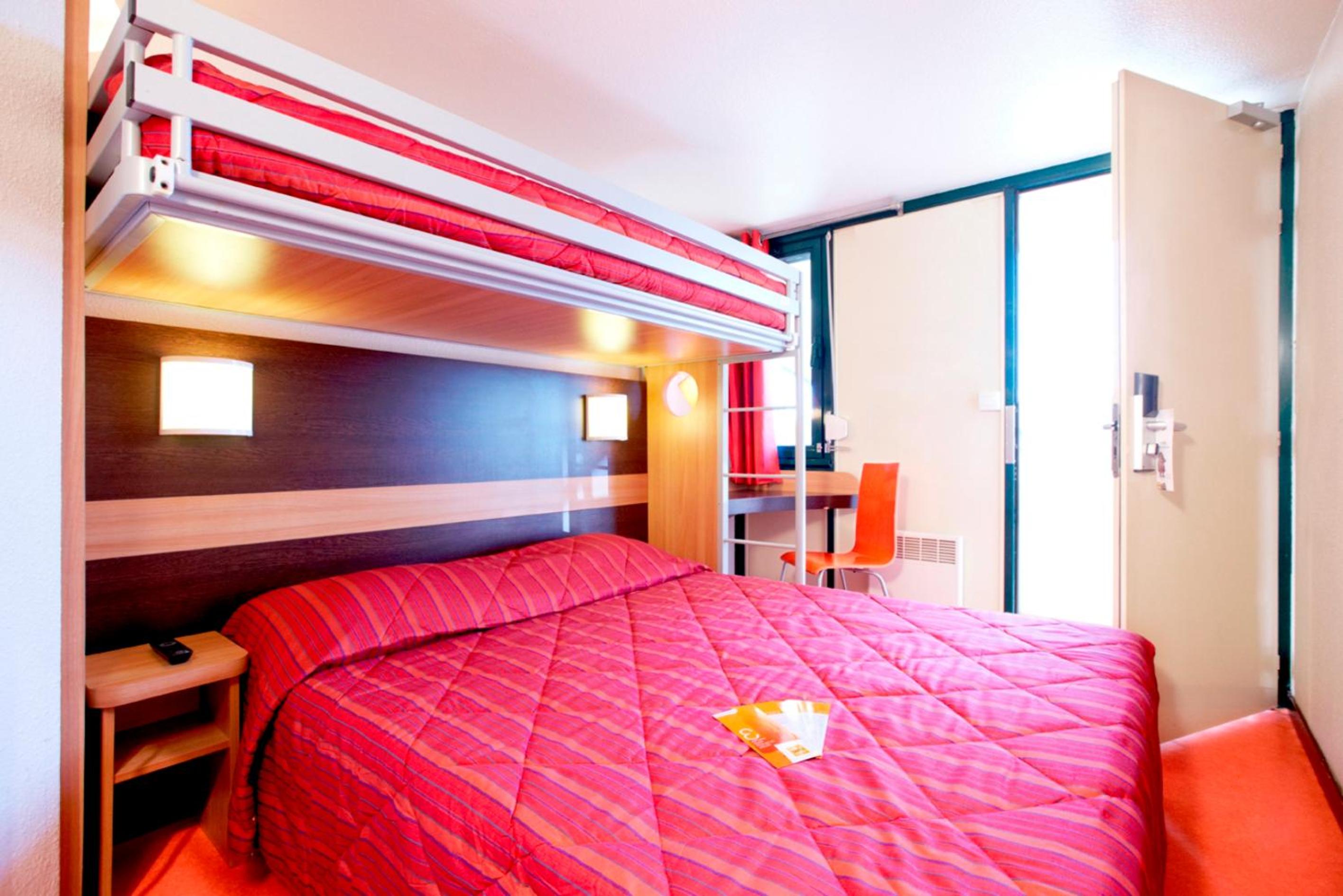 Triple Room (1 Double Bed + 1 Single Bed) photo 1