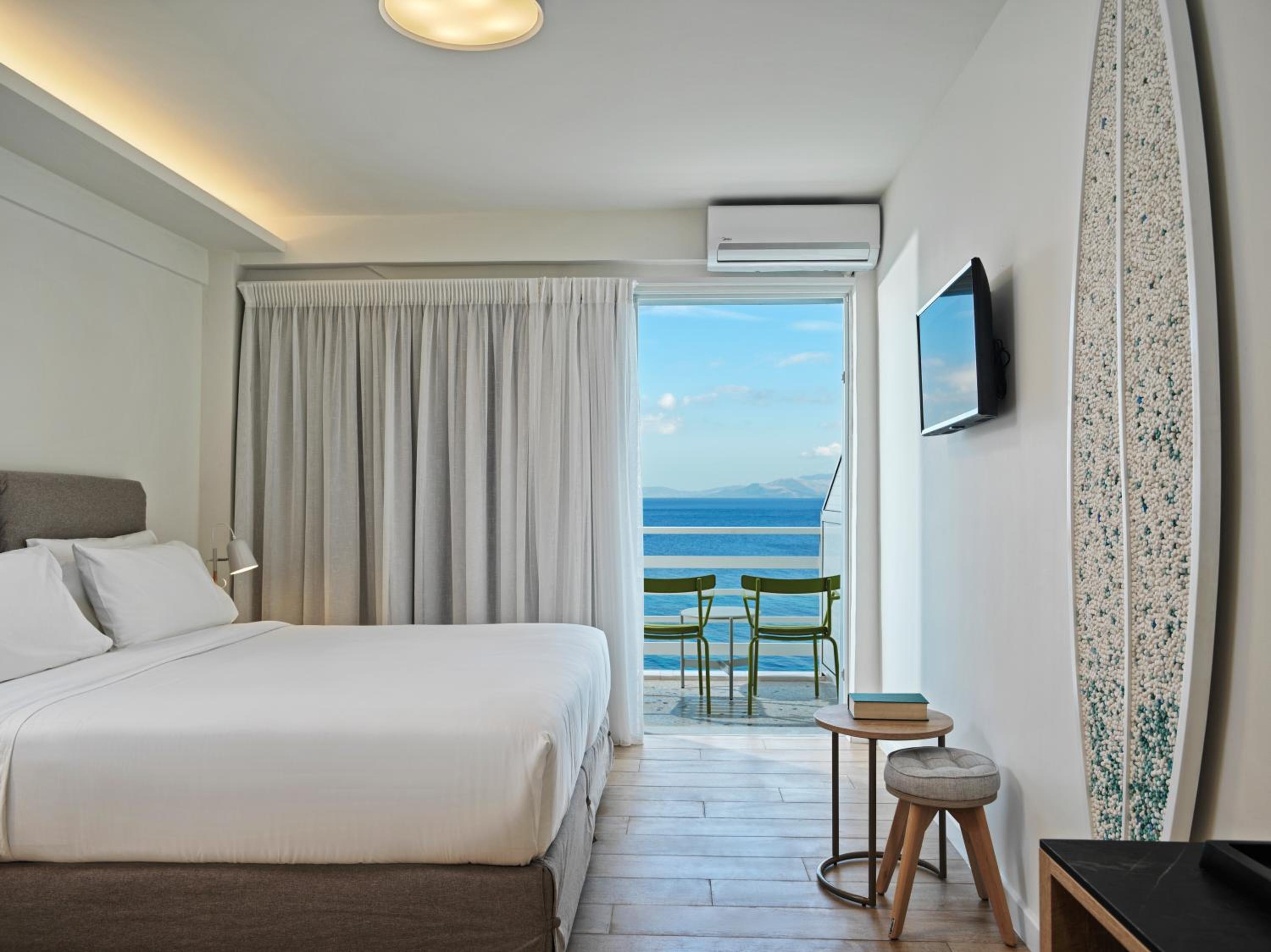 Deluxe Double Room with Sea View photo 2