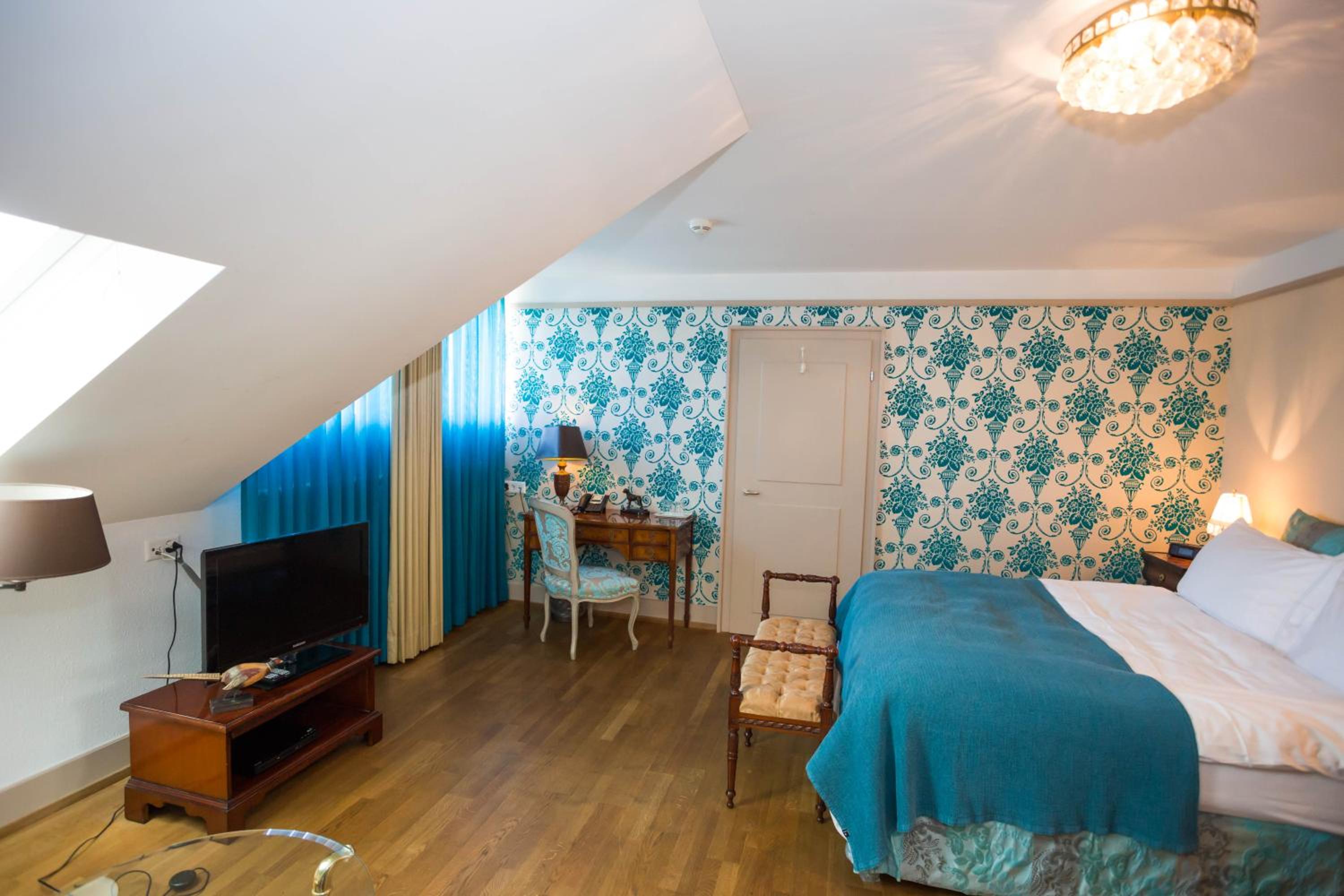 Comfort Double Room thumbnail 6