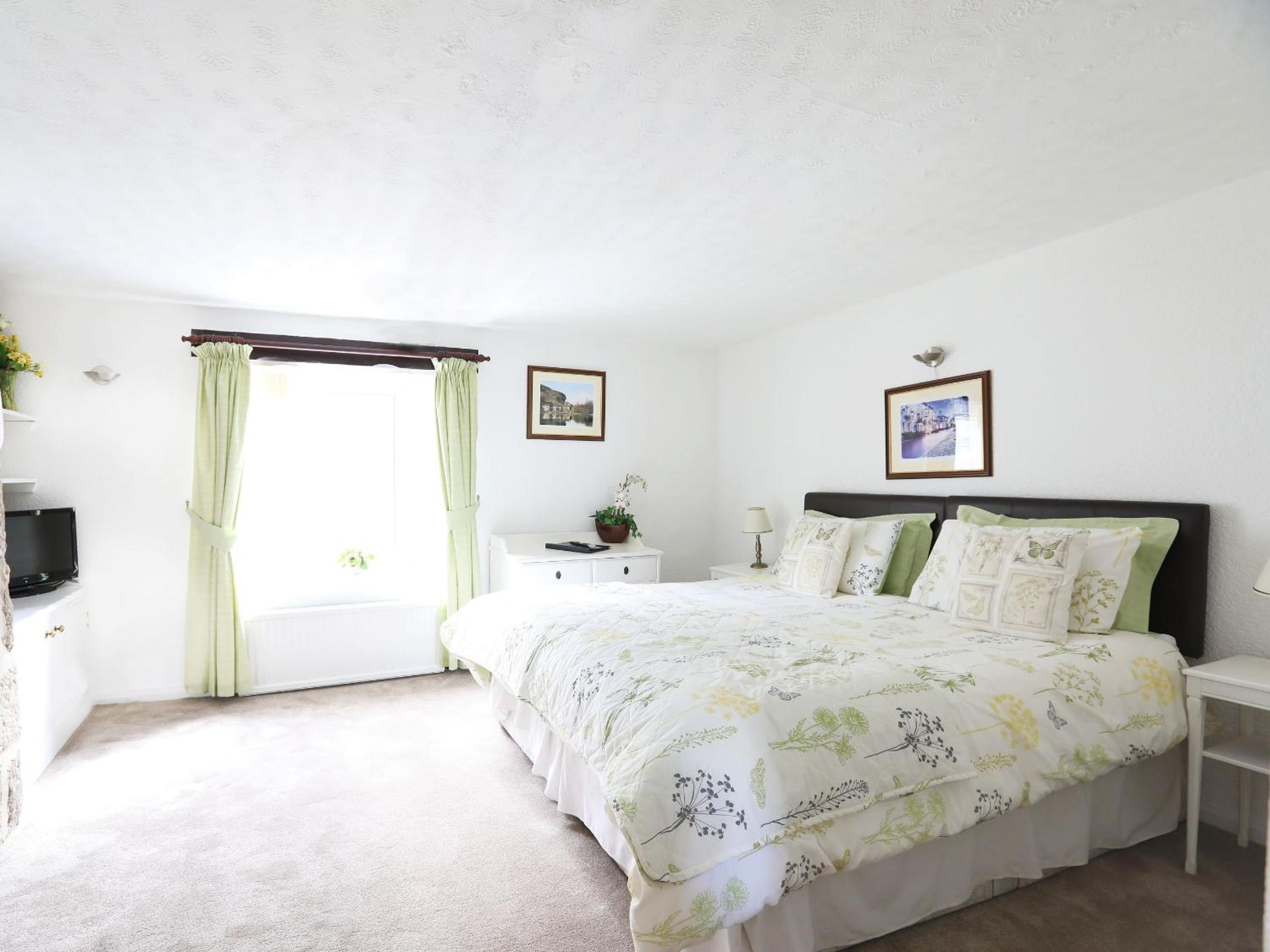 Double or Twin Room with Private Bathroom - Photo 1