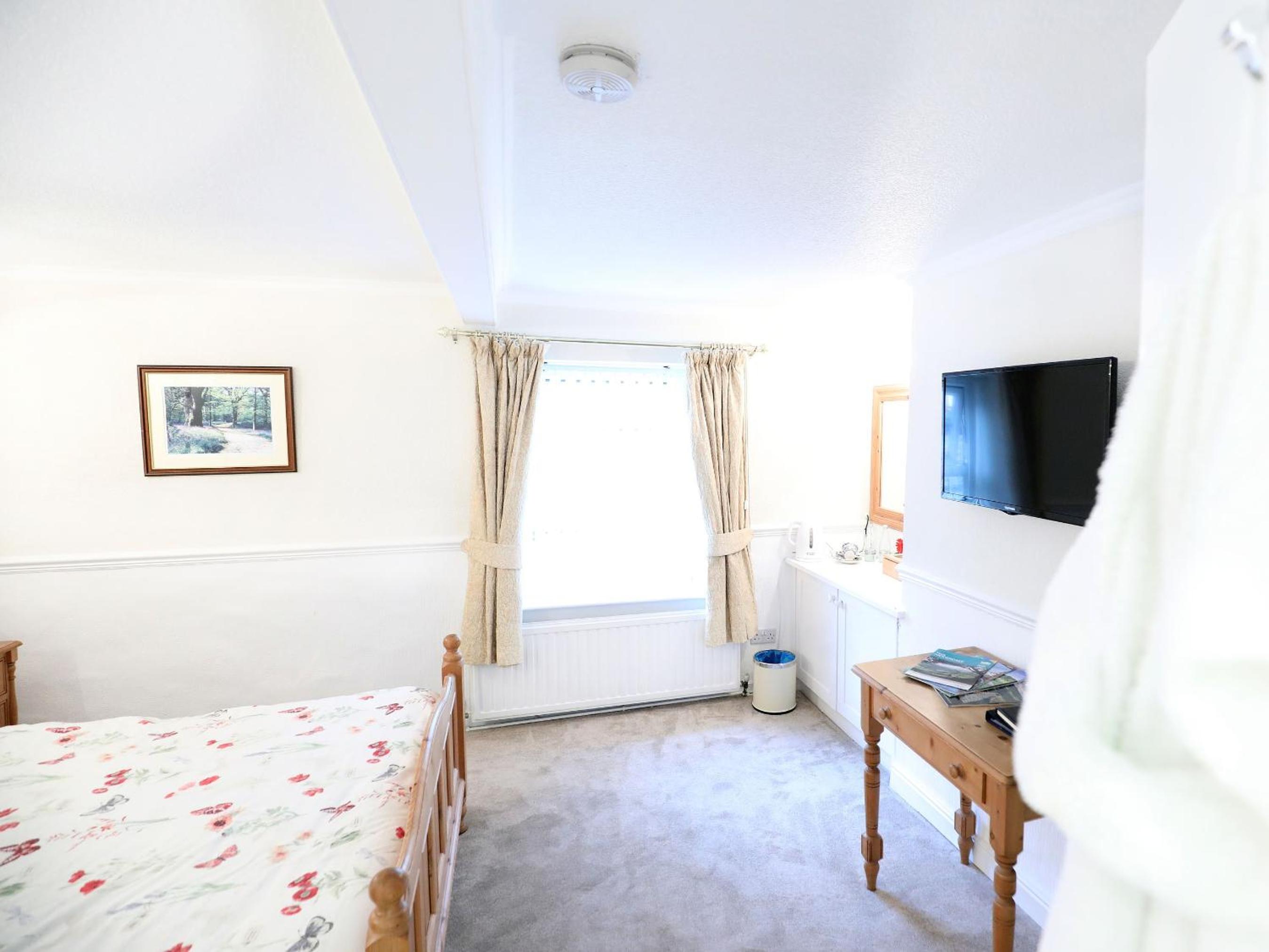 Double Room with Private Bathroom - Photo 3
