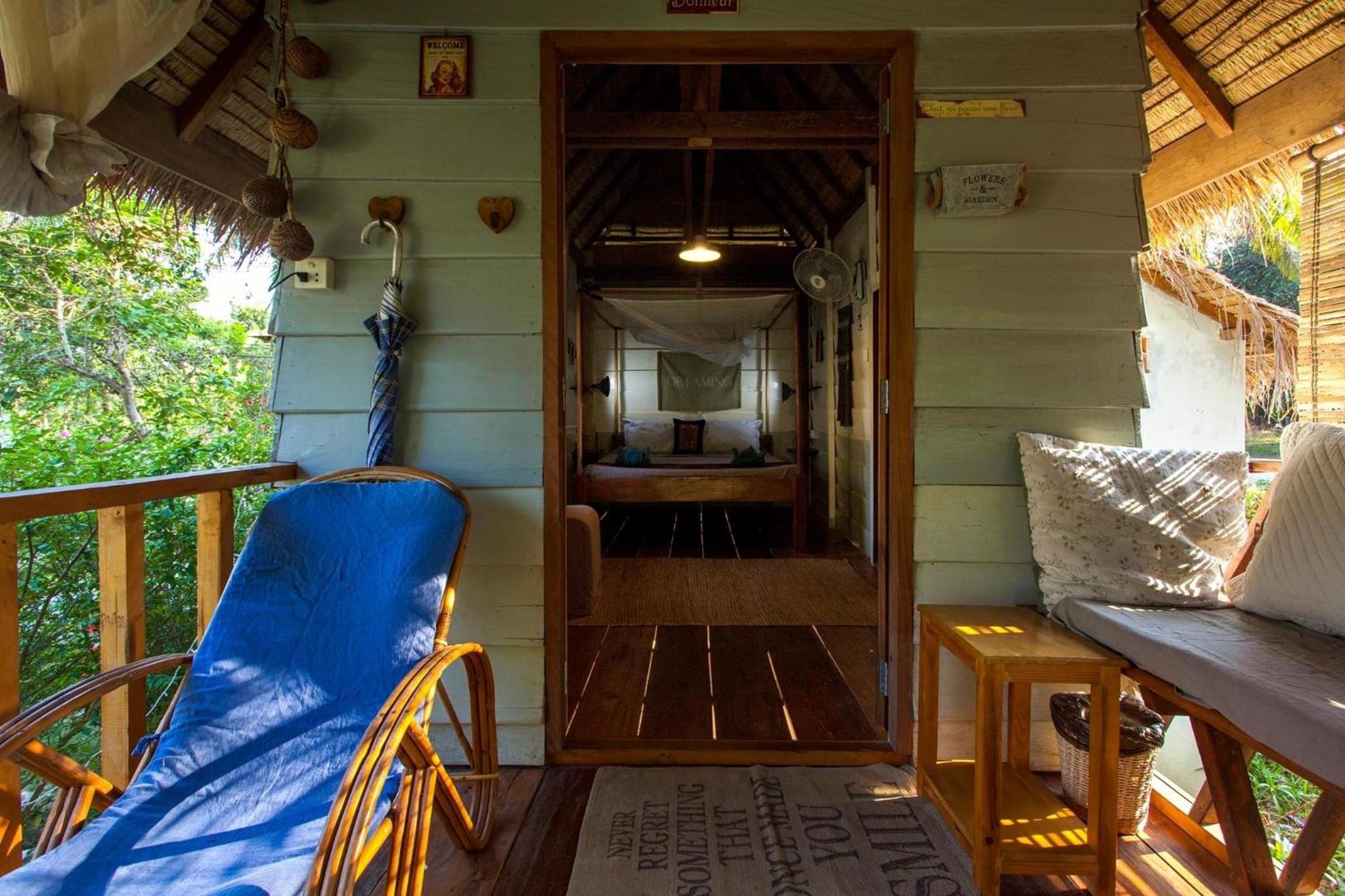 Garden and River View Bungalow Double Room - Photo 16