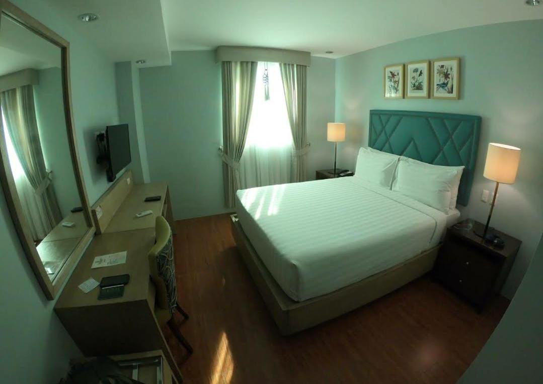 Deluxe Queen Room with Breakfast for 2 photo 3