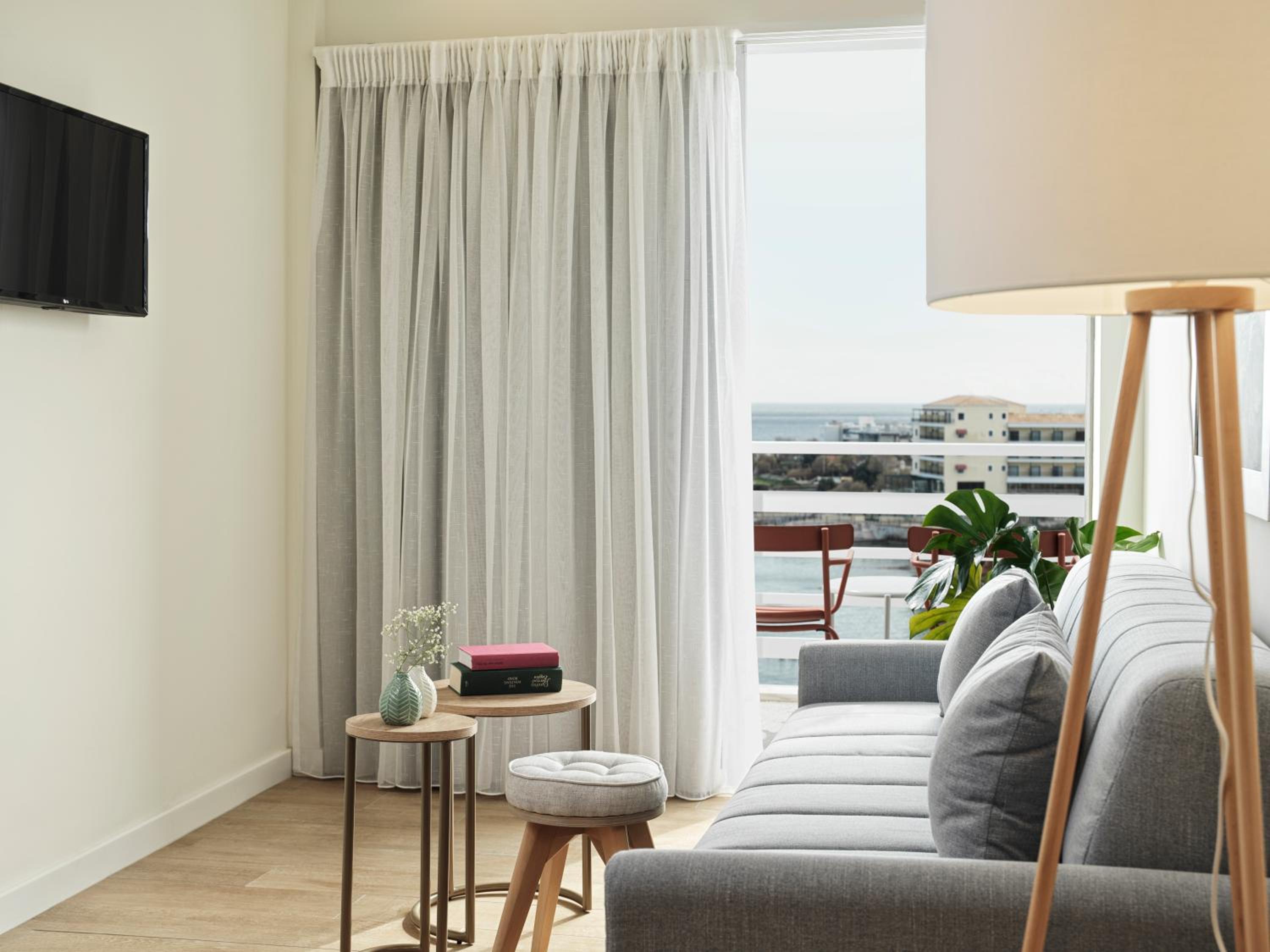Deluxe Suite with Side Sea View - Photo 1