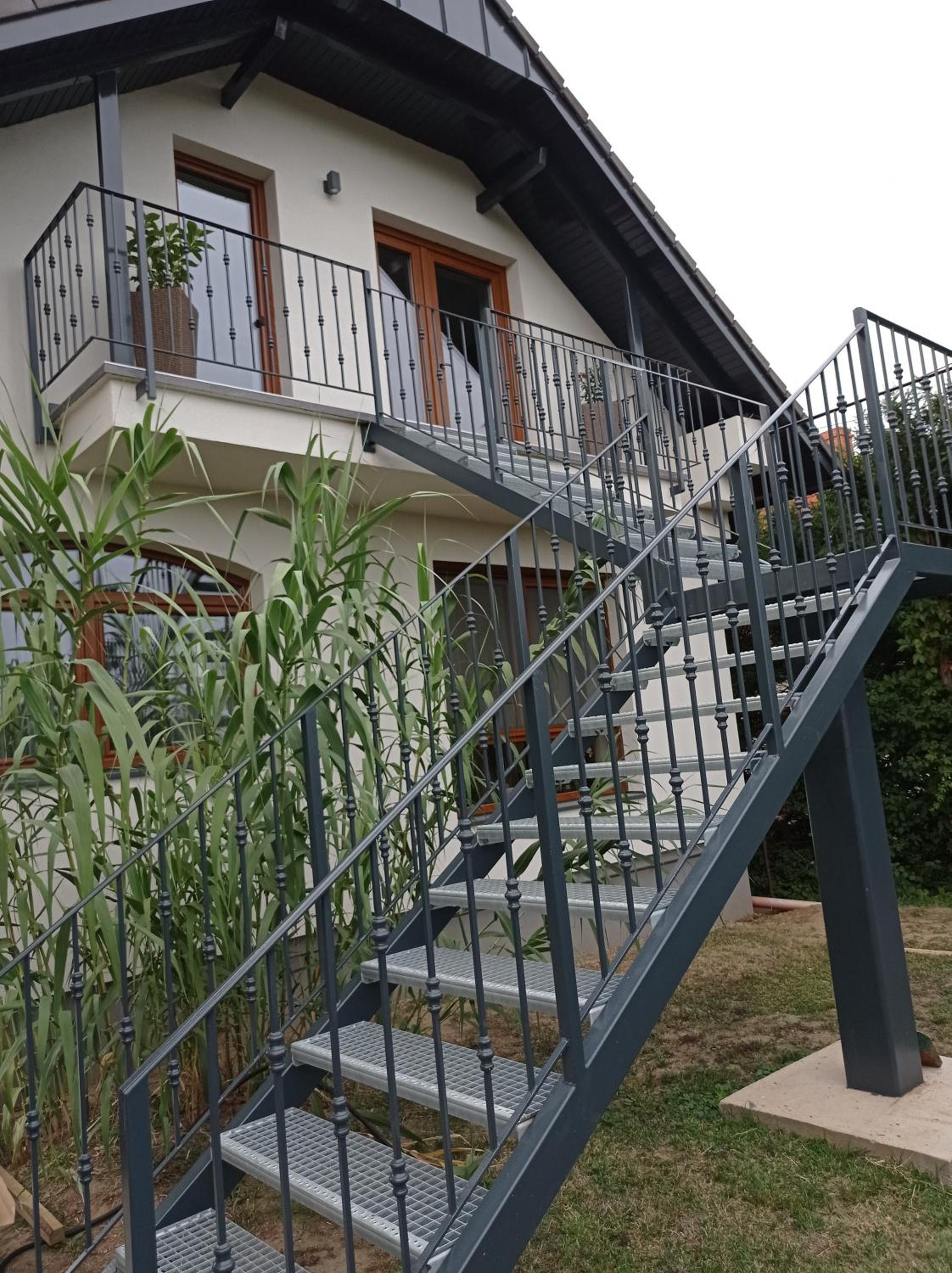 Apartment with Balcony photo 2