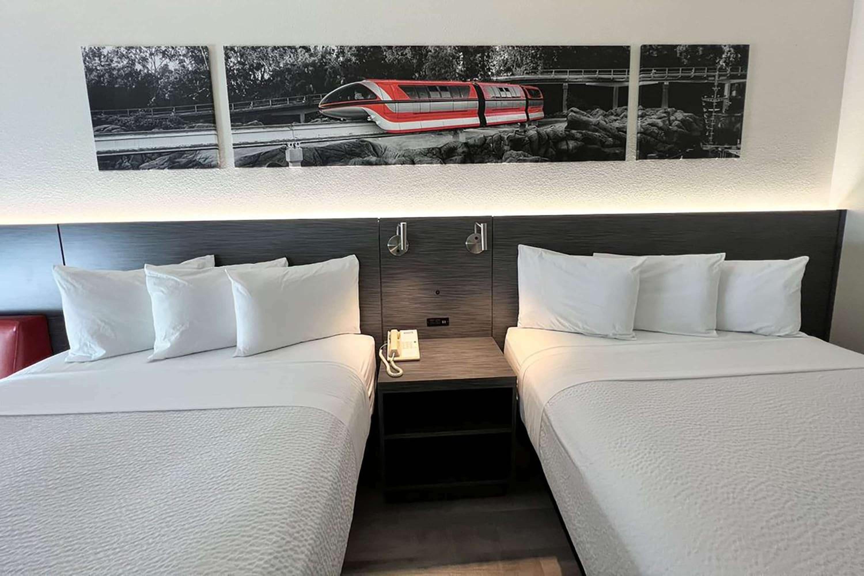 Queen Room with Two Queen Beds - Non-Smoking - Photo 4