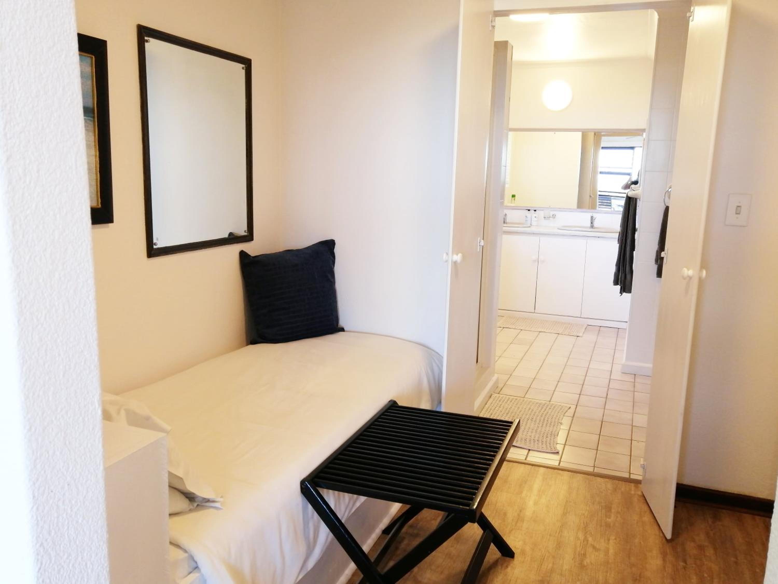 Double Room with Balcony and Sea View - Photo 7