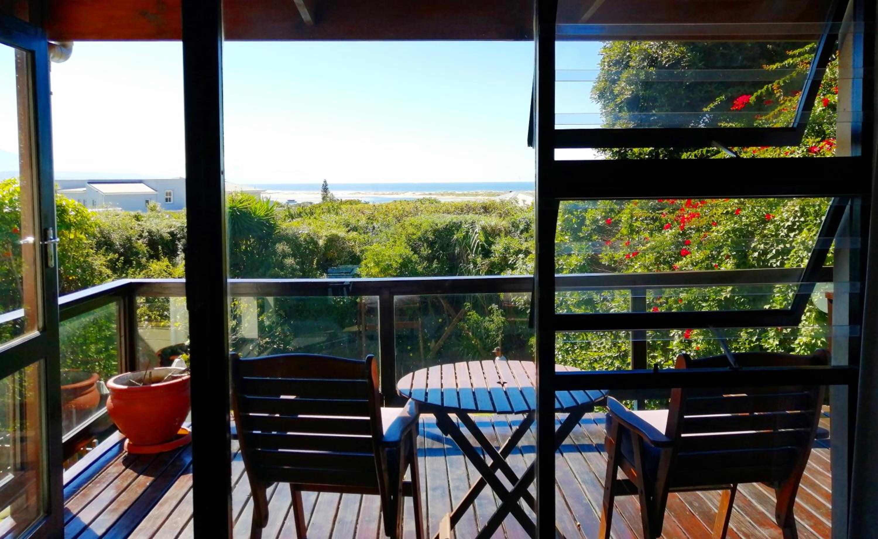 Double Room with Balcony and Sea View - Photo 3