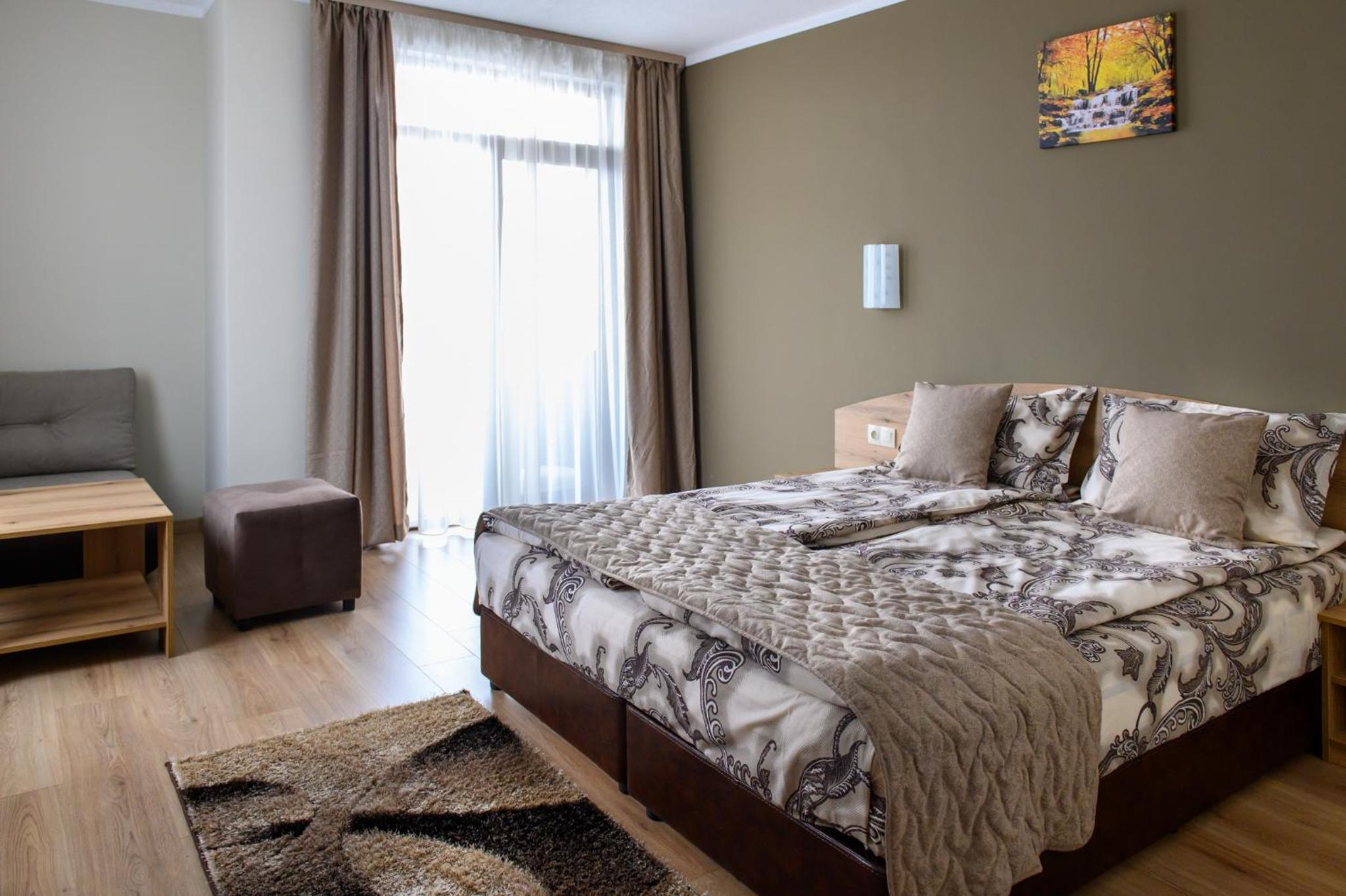 Deluxe Double Room (2 Adults + 1 Child) photo 2