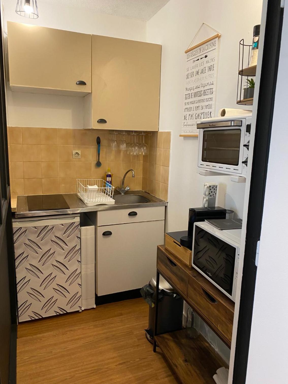 One-Bedroom Apartment - Photo 2