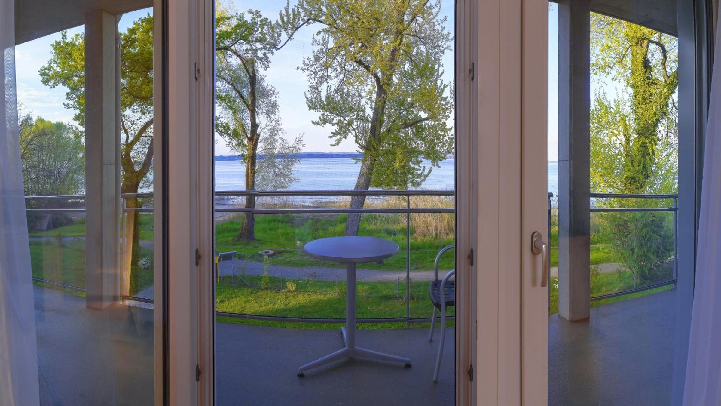 Double Room with Lake View - Photo 3