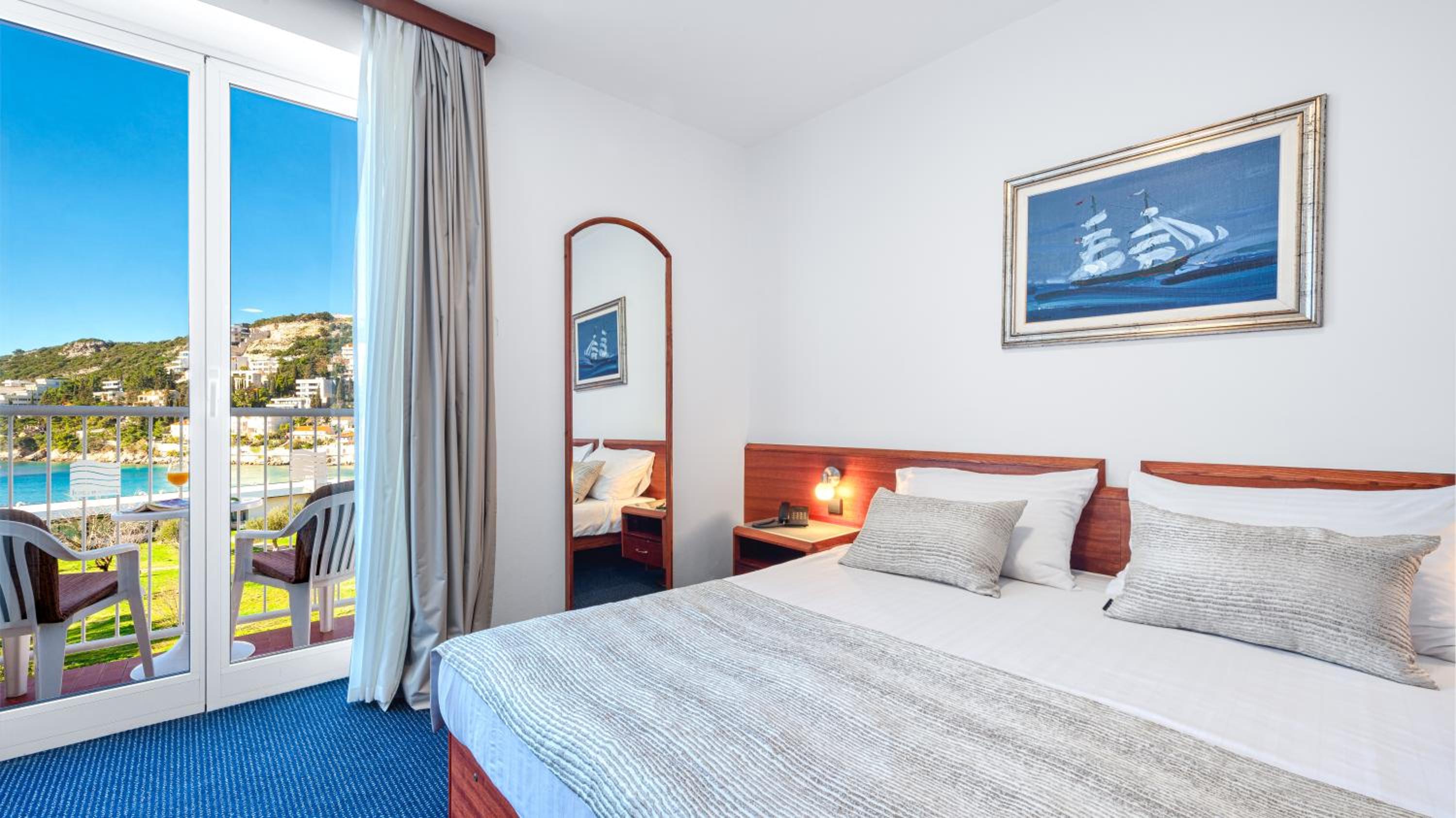 Double/Twin Room with Balcony and Sea View
